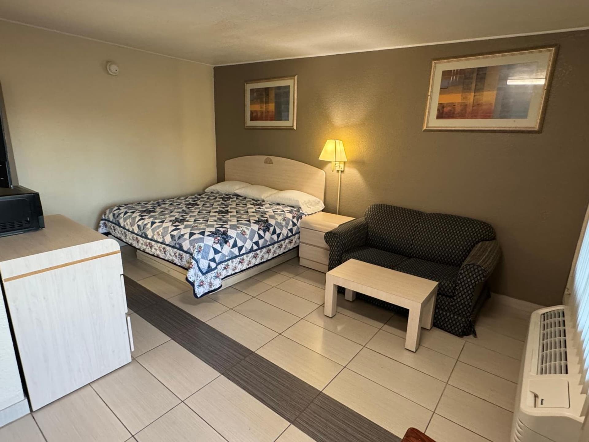 American Inn interior in Cocoa, FL — gallery photo 2