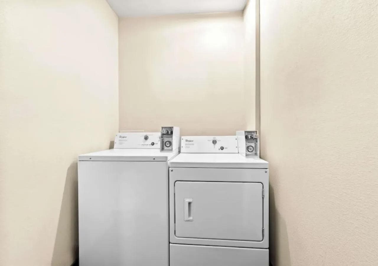 Aurora Inn gallery photo in Modesto, CA — image 4