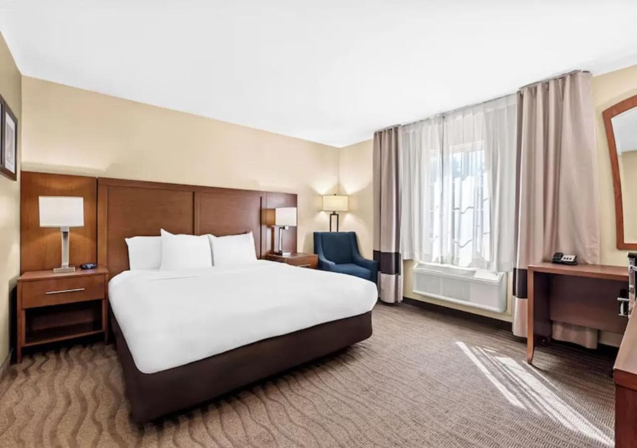 Aurora Inn property views in Modesto, CA — gallery photo 3