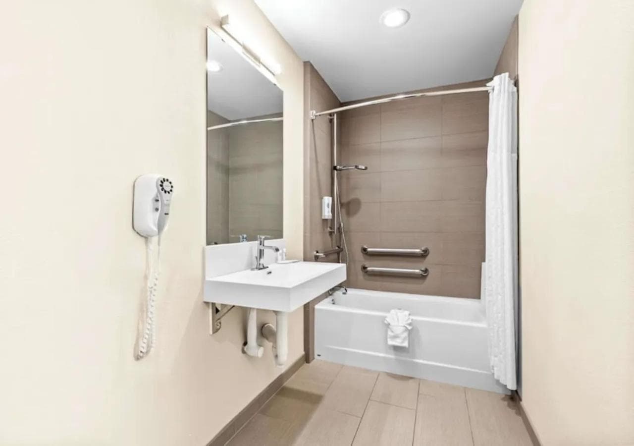 Aurora Inn gallery photo in Modesto, CA — image 19