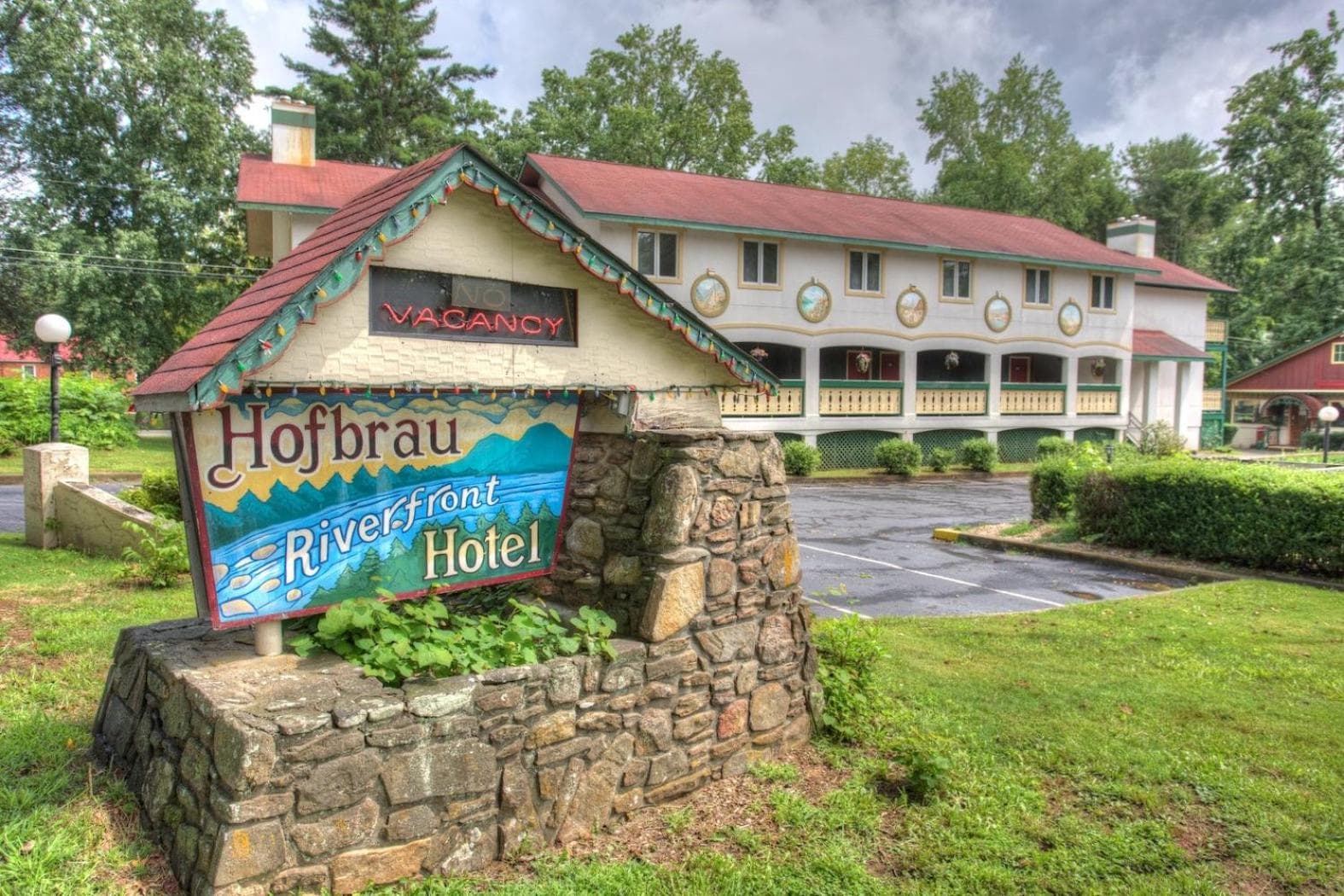 Hofbrau Riverfront Hotel — hotel in Helen, Georgia