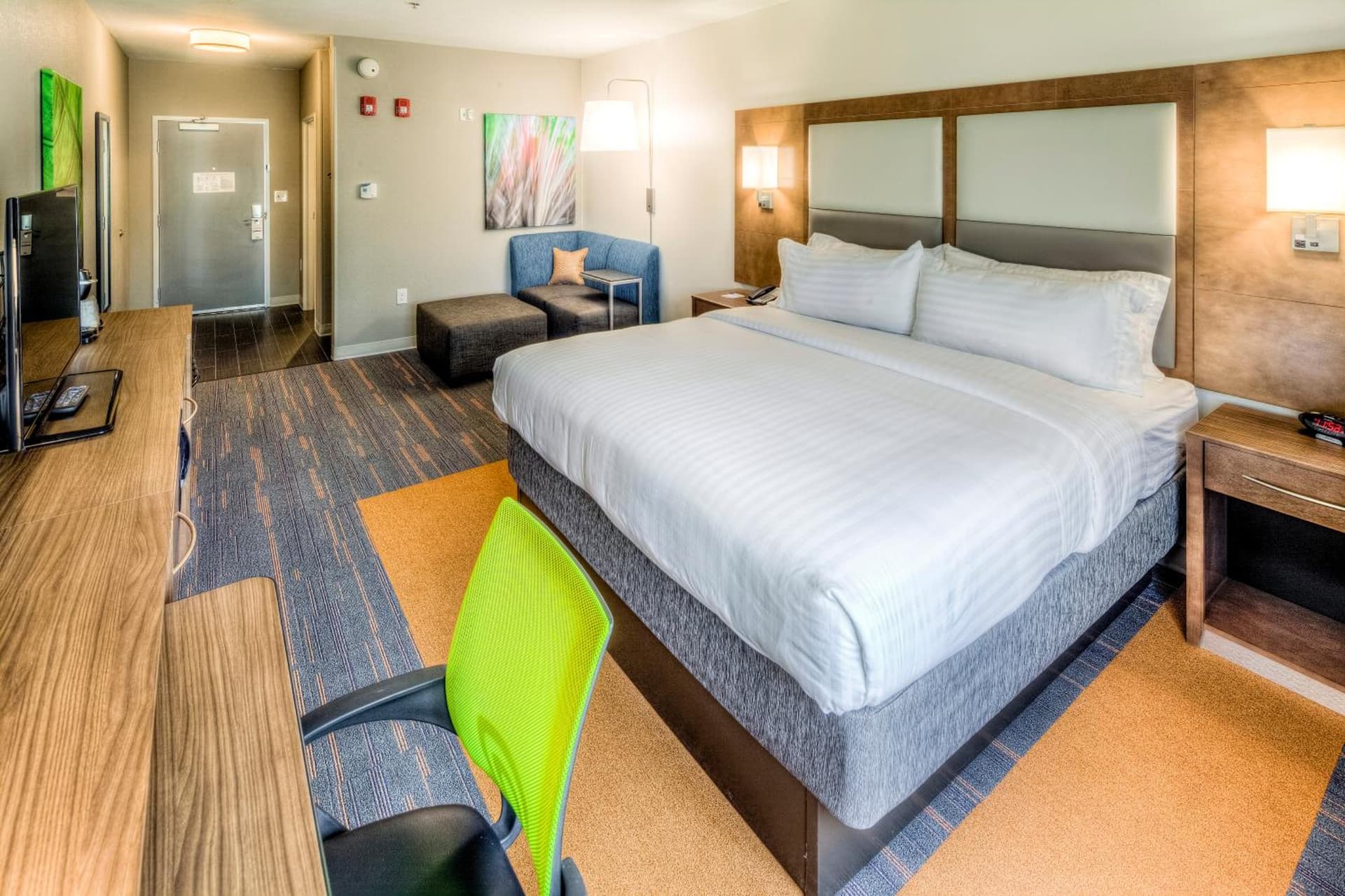 Holiday Inn Express & Suites Cleveland/Westlake by IHG interior in Westlake, OH — gallery photo 2