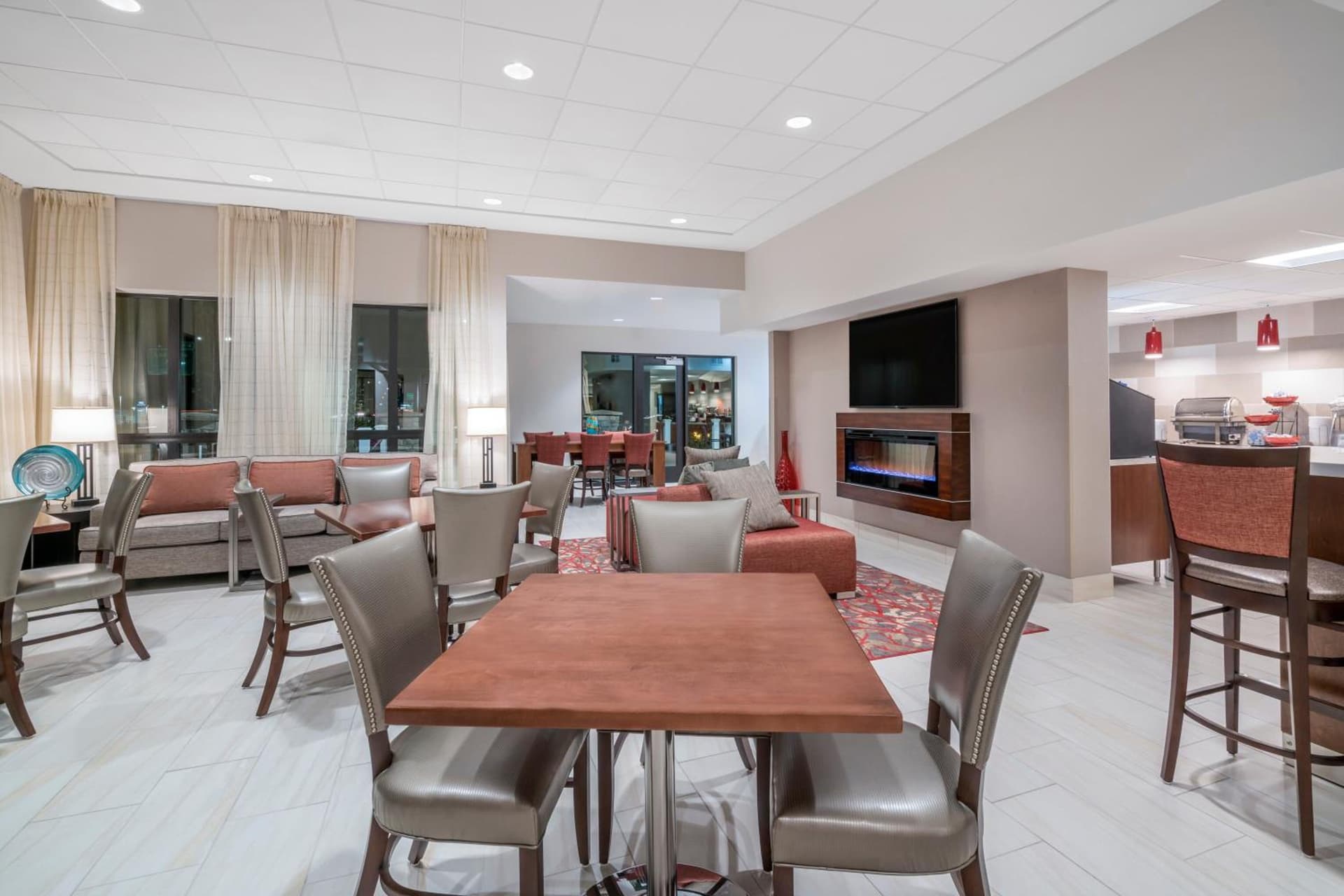 Ramada by Wyndham Minneapolis Golden Valley gallery photo in Minneapolis, MN — image 48