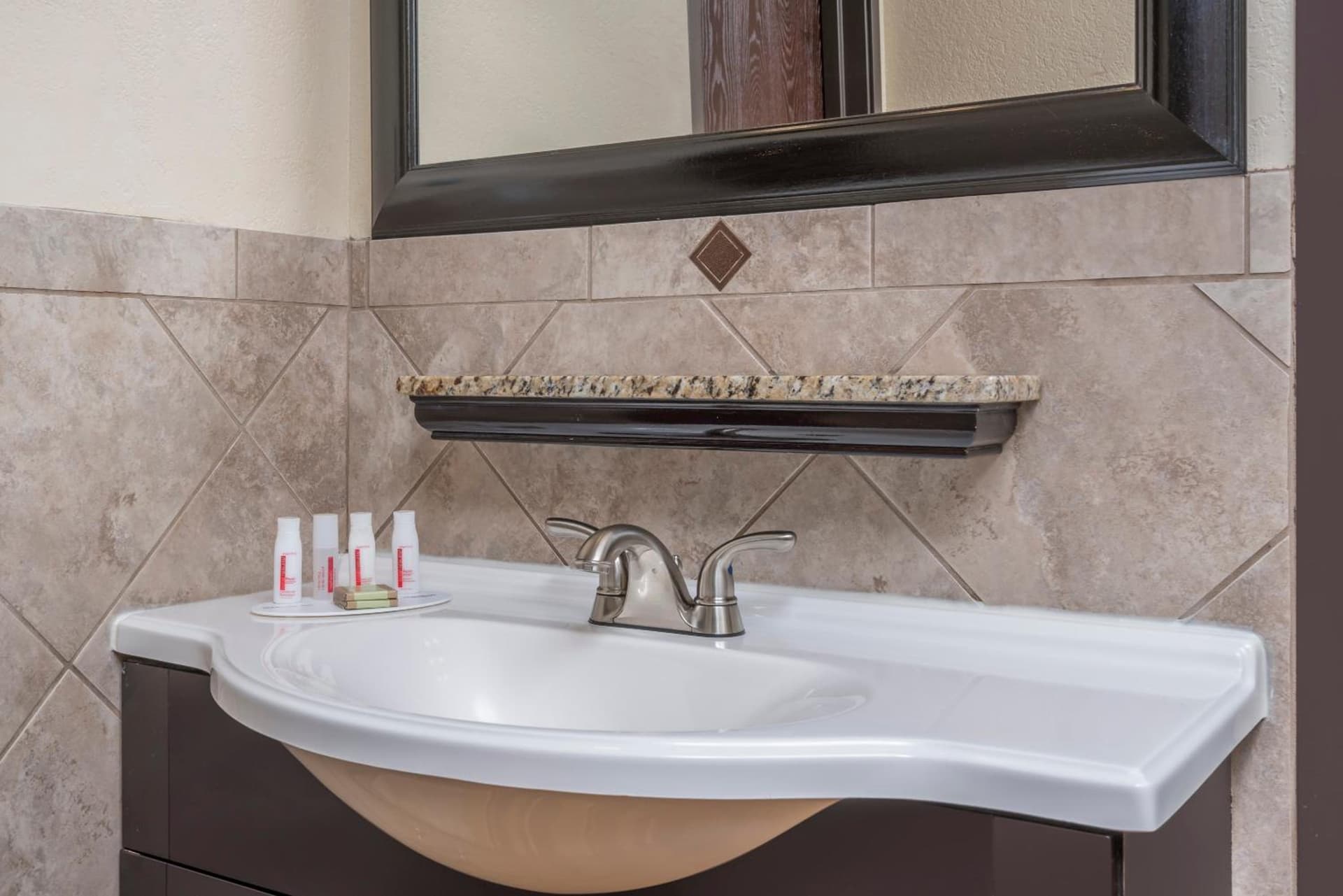 Ramada by Wyndham Minneapolis Golden Valley gallery photo in Minneapolis, MN — image 38
