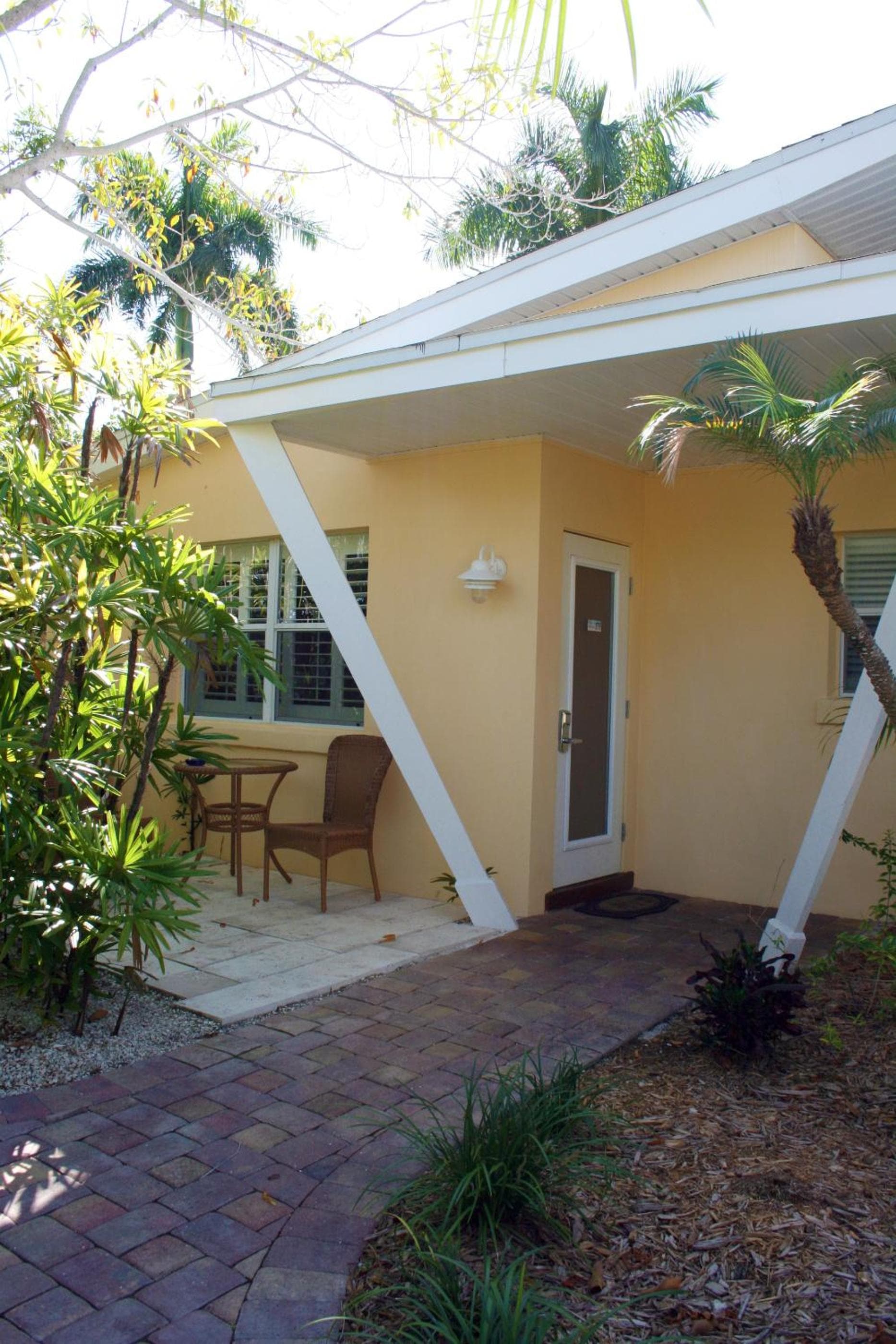 Tropical Beach Resorts - Sarasota gallery photo in Sarasota, FL — image 19
