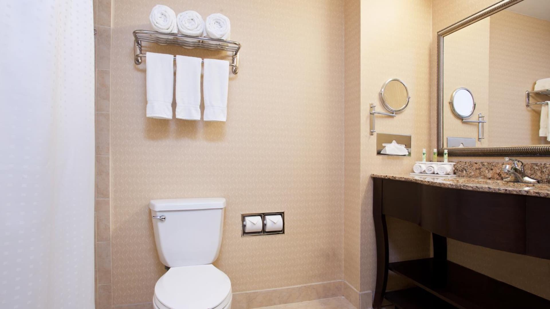 Holiday Inn Express and Suites Allentown West by IHG gallery photo in Allentown, PA — image 26