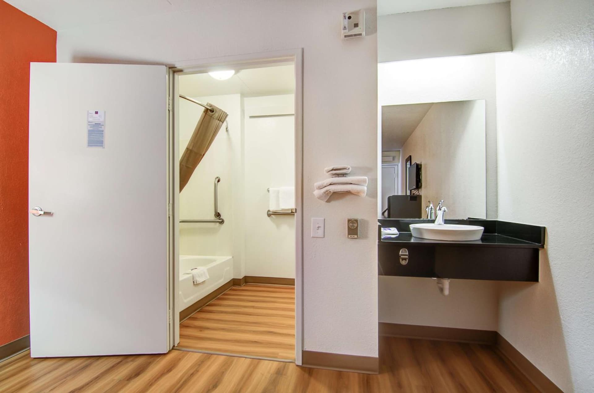 Economy Suites Springfield - Extended Stay gallery photo in Springfield, MO — image 11