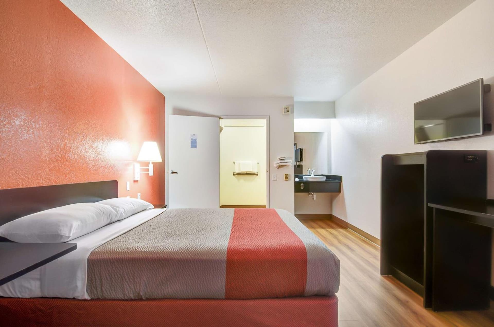 Economy Suites Springfield - Extended Stay gallery photo in Springfield, MO — image 6