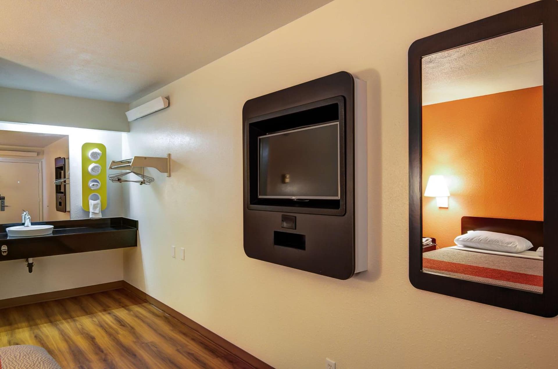 Economy Suites Springfield - Extended Stay gallery photo in Springfield, MO — image 25