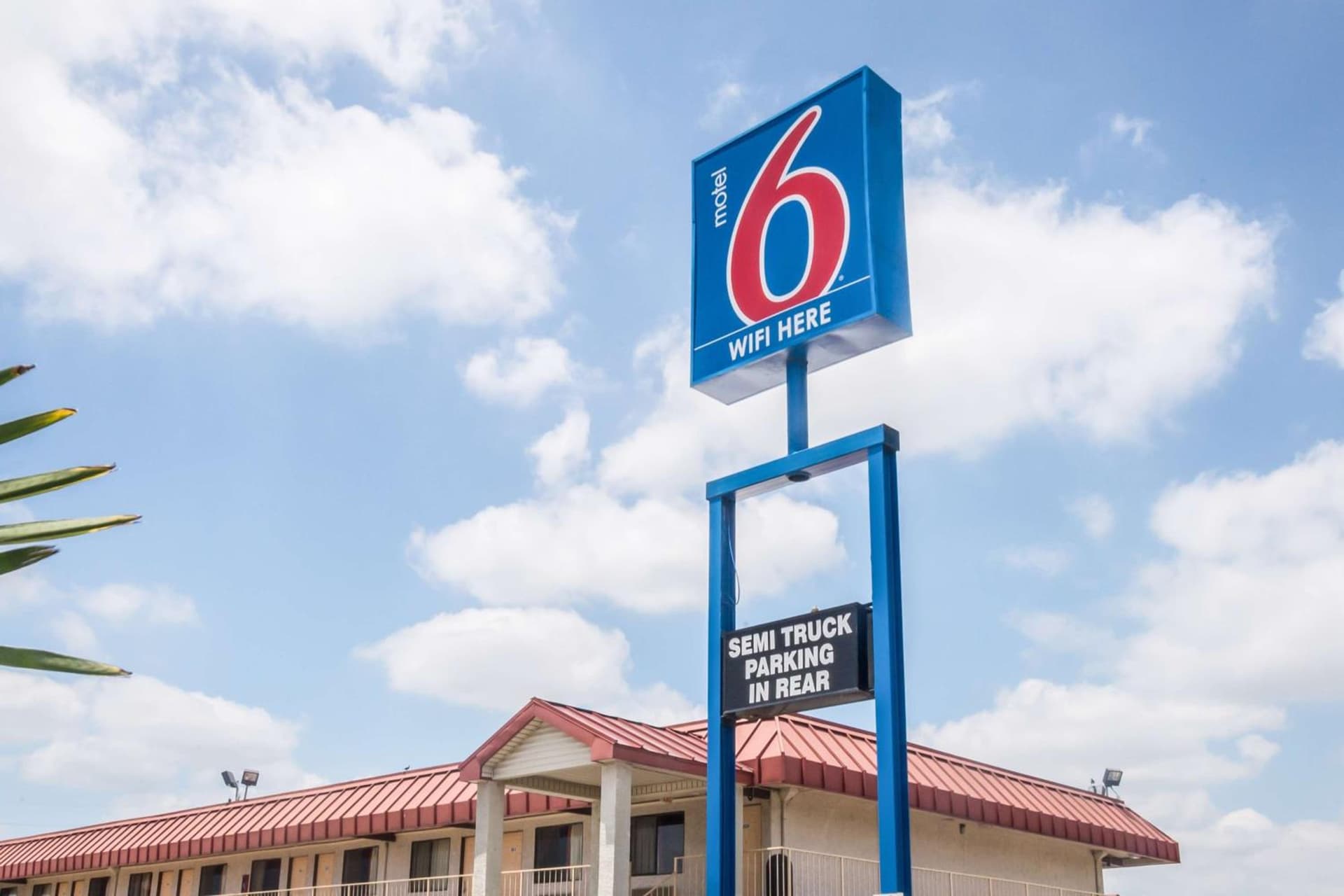Motel 6-Mesquite, TX - Rodeo - Convention Ctr interior in Mesquite, TX — gallery photo 2