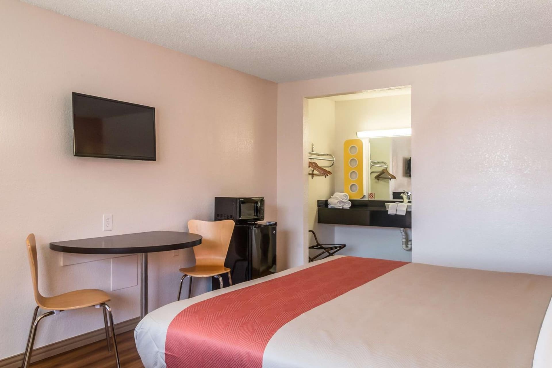 Motel 6-Mesquite, TX - Rodeo - Convention Ctr gallery photo in Mesquite, TX — image 18