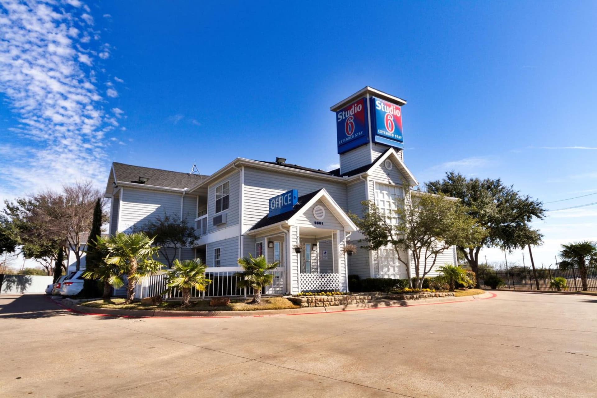 Studio 6-Dallas, TX - Garland - Northeast featured exterior or lobby in Richardson, TX — similar hotel
