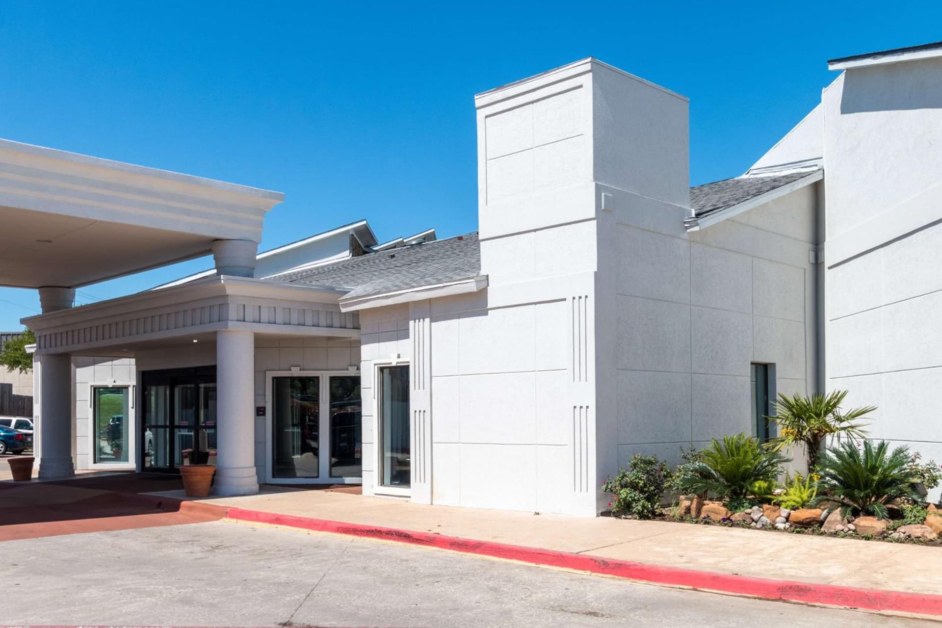 Studio 6-Arlington, TX featured exterior or lobby in Arlington, TX — similar hotel