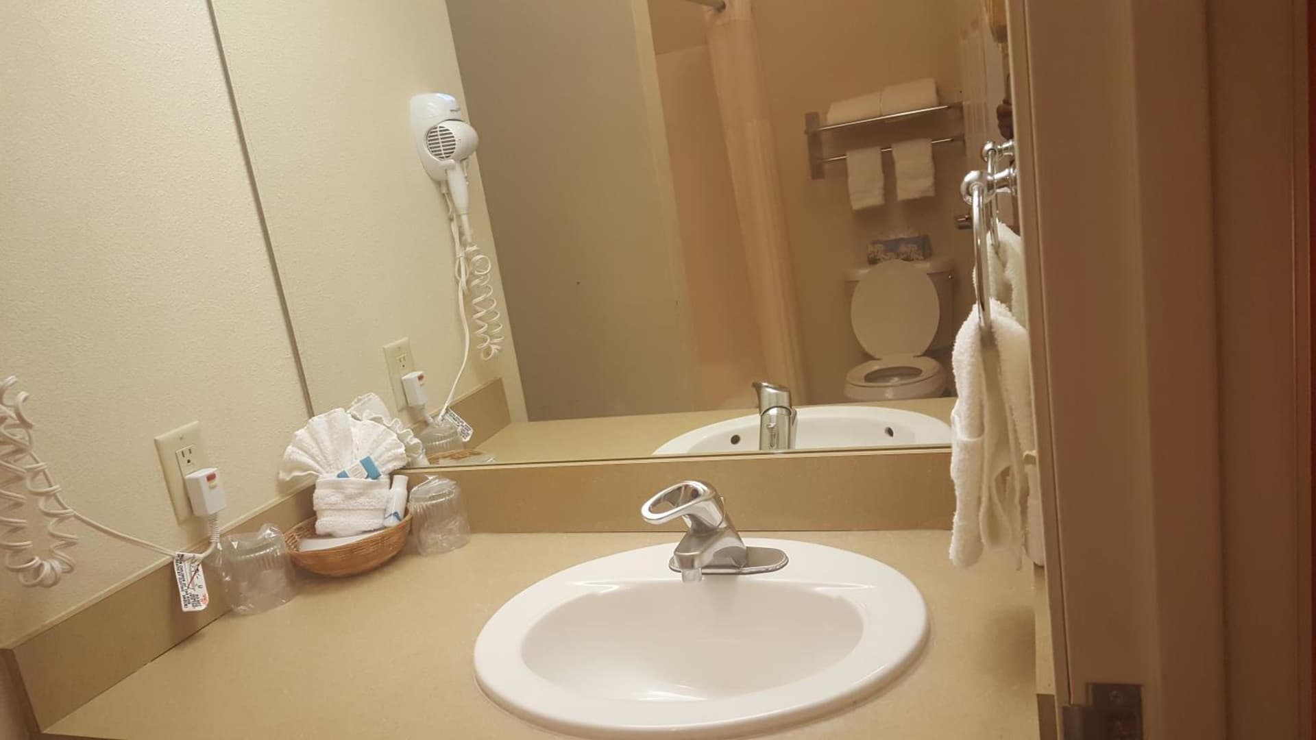 Baymont by Wyndham Wichita East interior in Wichita, KS — gallery photo 2