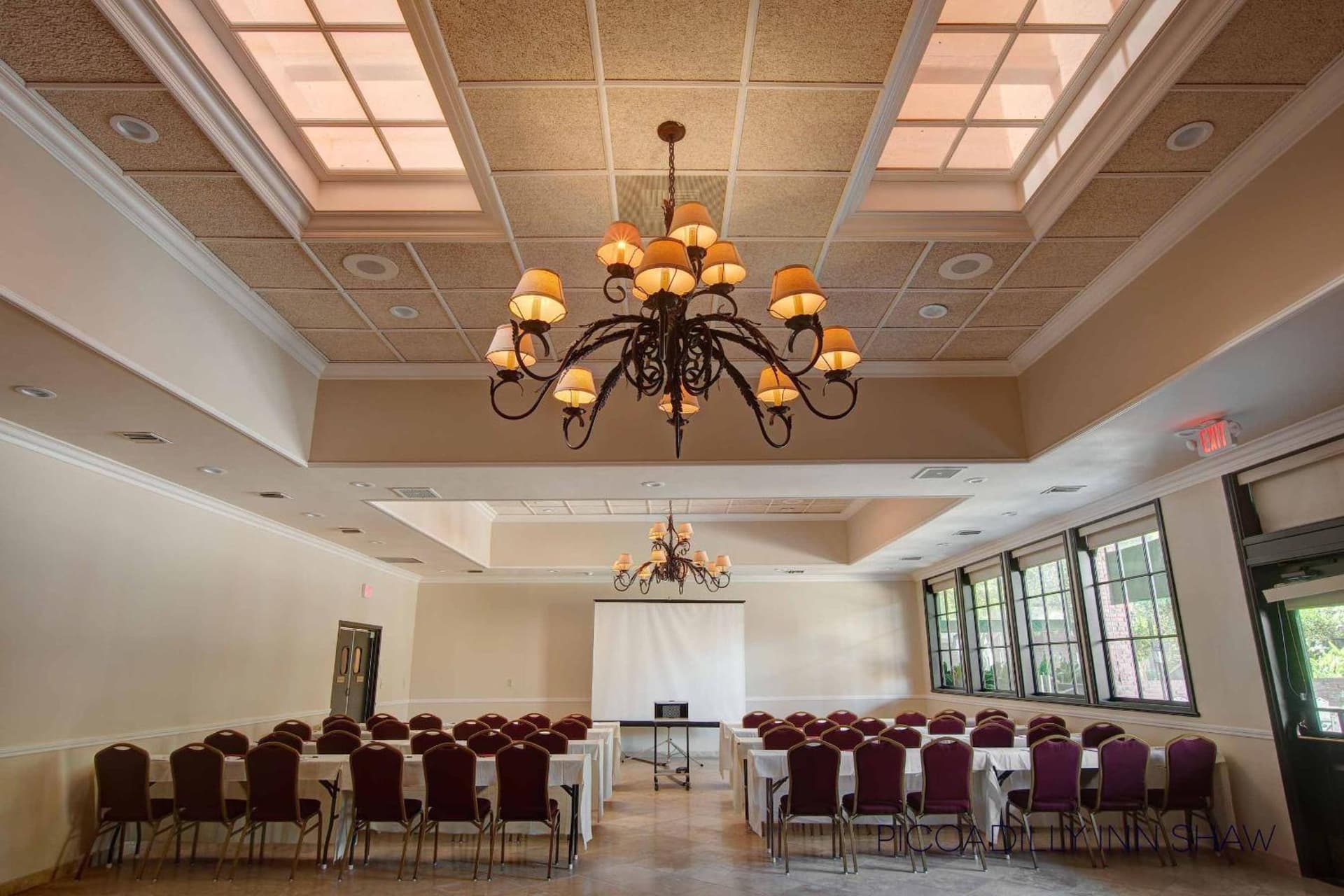 Hotel Piccadilly gallery photo in Fresno, CA — image 75