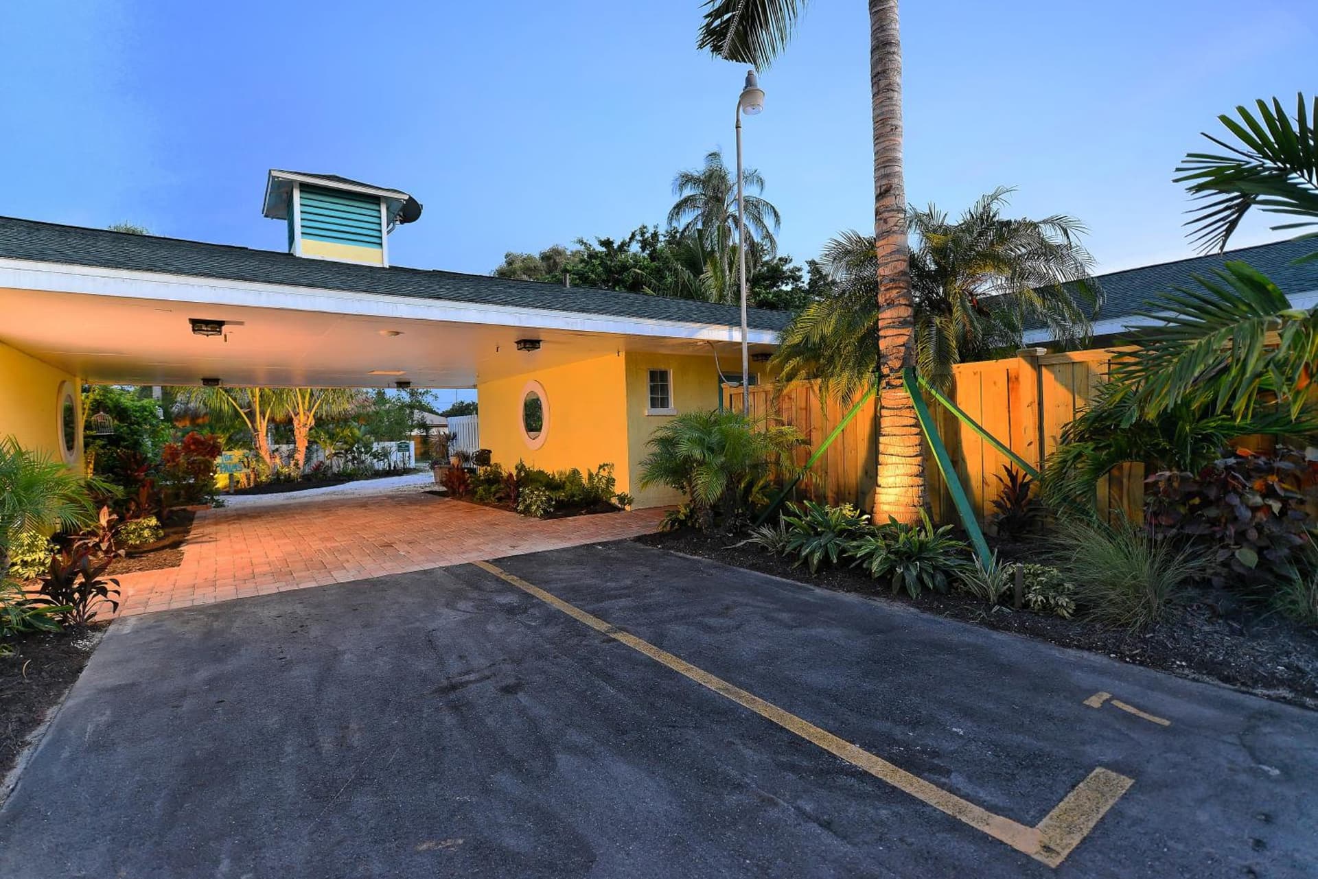 Siesta Key Palms Resort gallery photo in Sarasota, FL — image 61