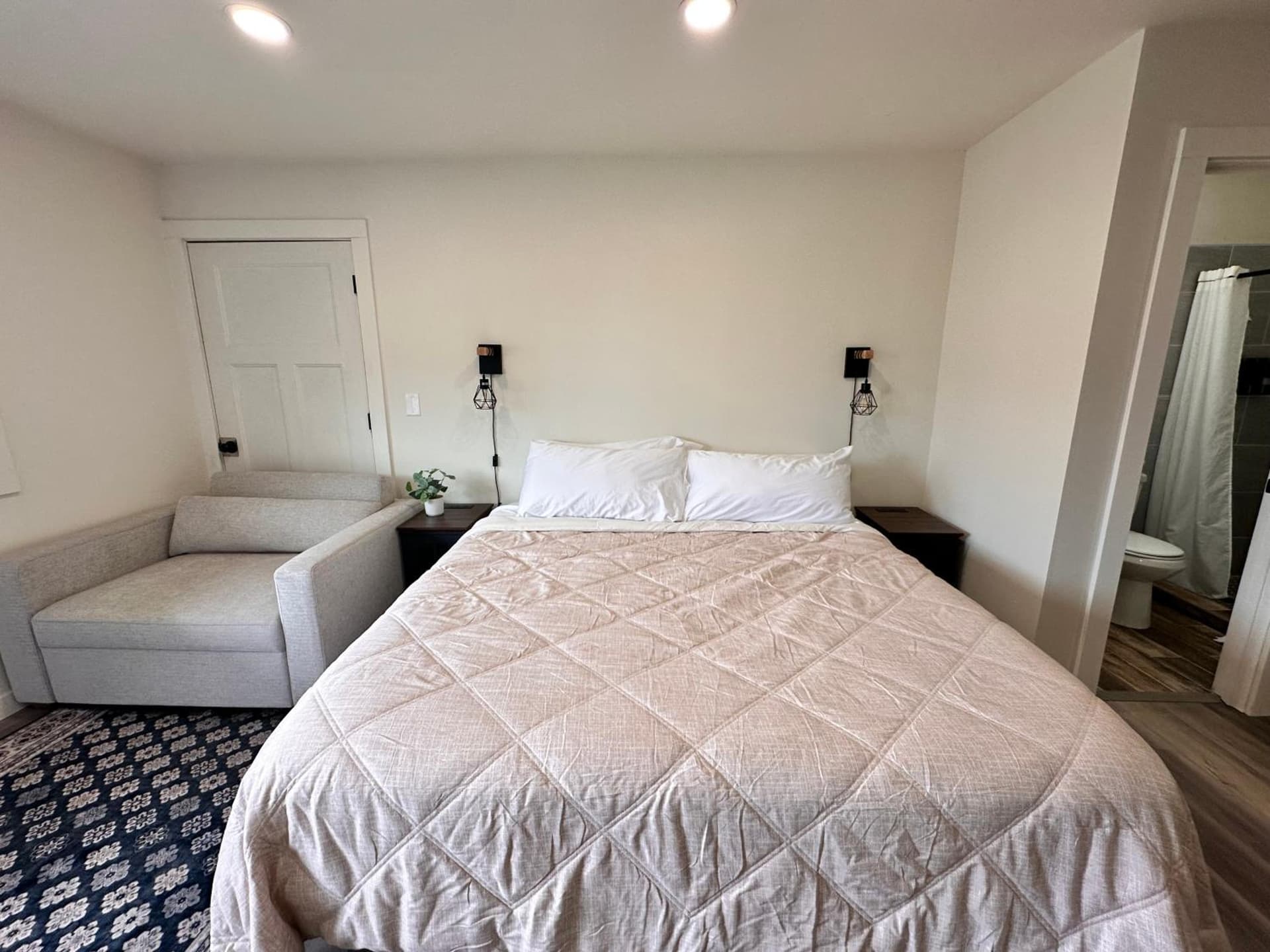 Basecamp interior in Sagle — gallery photo 2