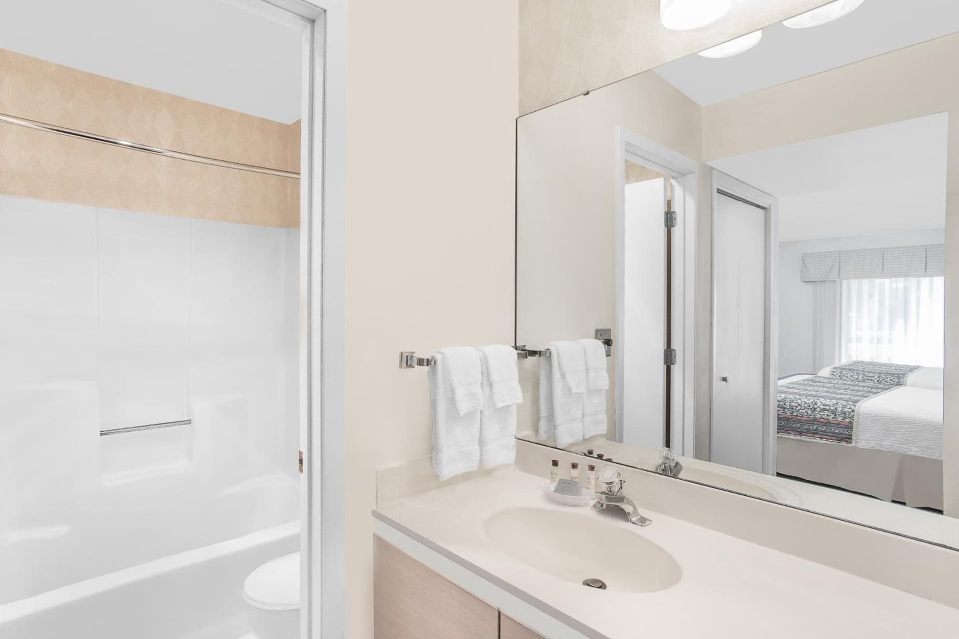 Hawthorn Extended Stay by Wyndham Green Bay gallery photo in Green Bay, WI — image 33