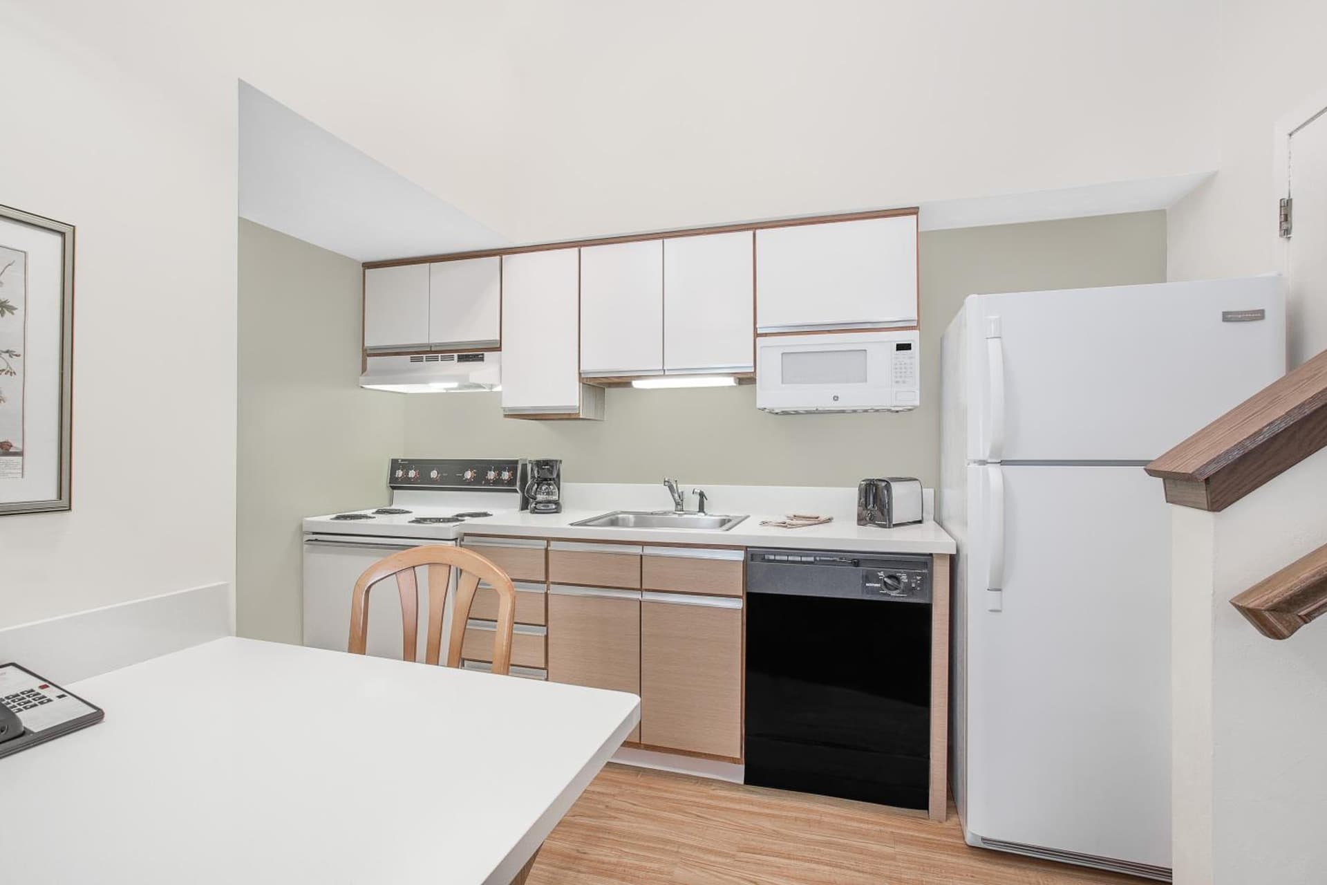 Hawthorn Extended Stay by Wyndham Green Bay interior in Green Bay, WI — gallery photo 2