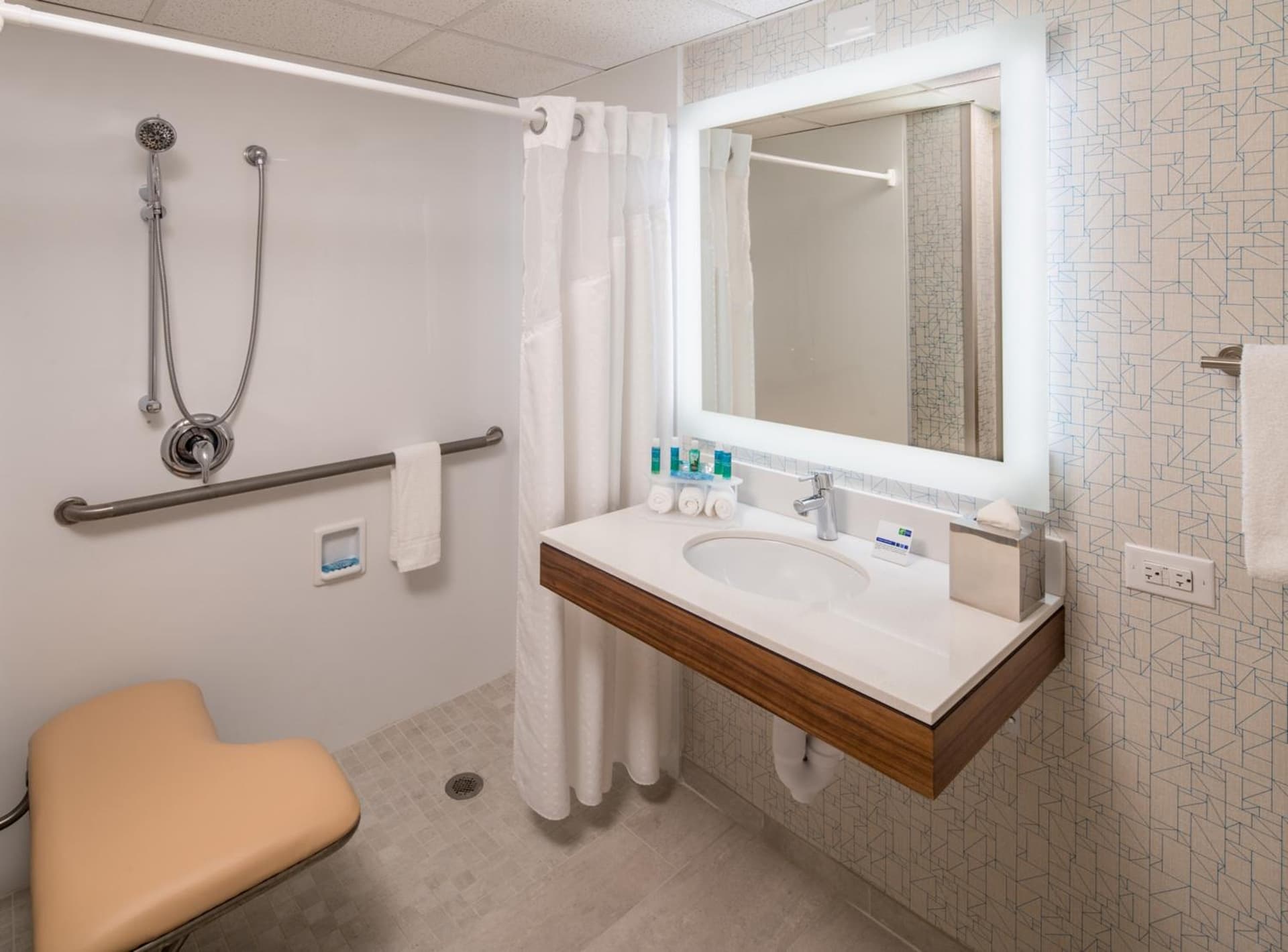 Holiday Inn Express & Suites Springfield by IHG gallery photo in Springfield, IL — image 12