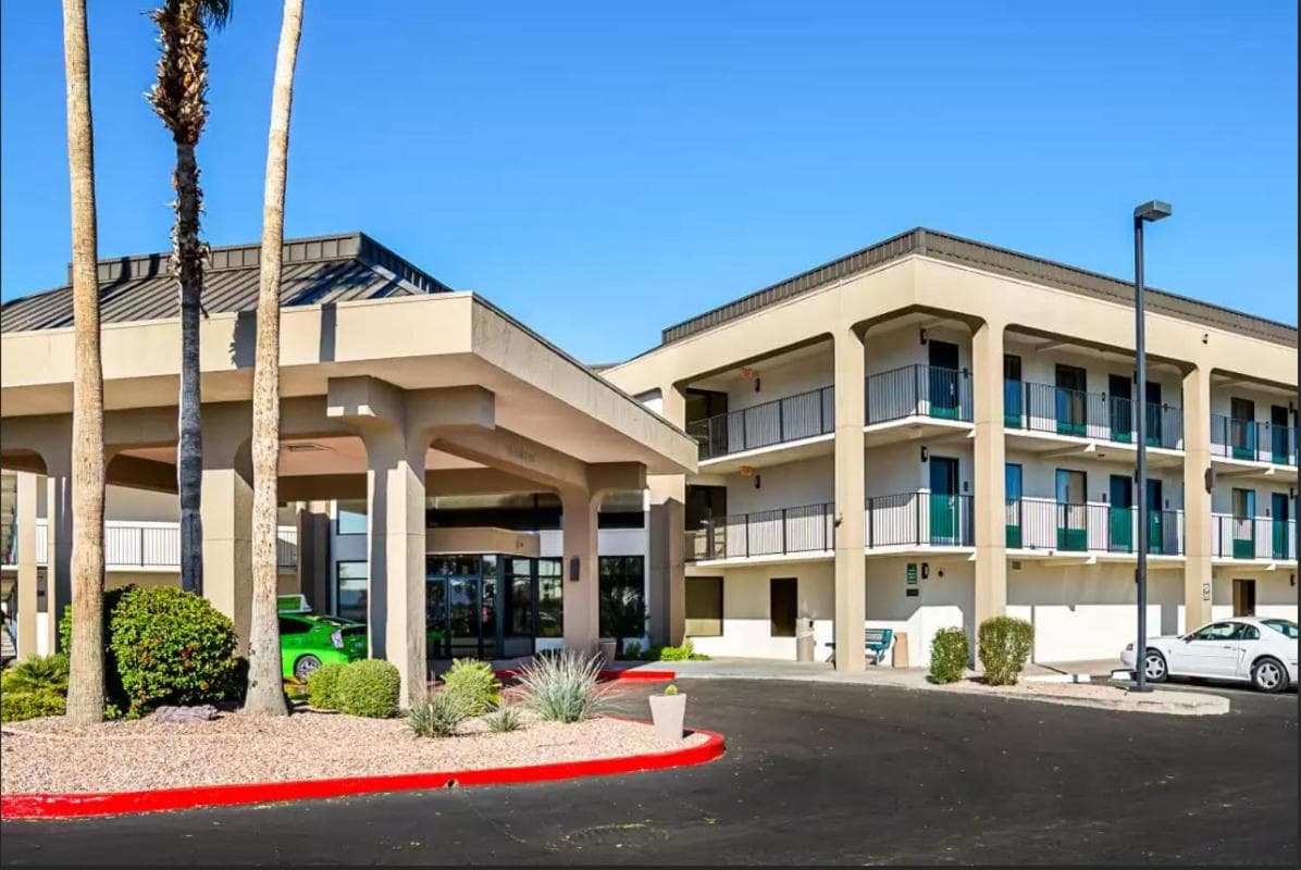 Stay7 studios Hotel Phoenix Metro featured exterior or lobby in Phoenix, AZ — similar hotel