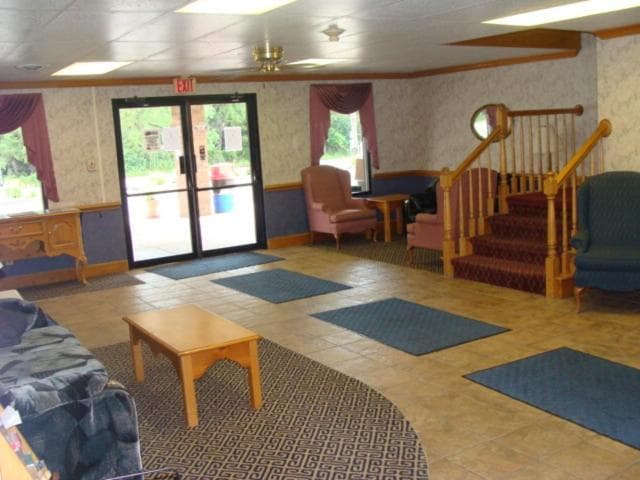 USA Inns of America interior in Doniphan, NE — gallery photo 2