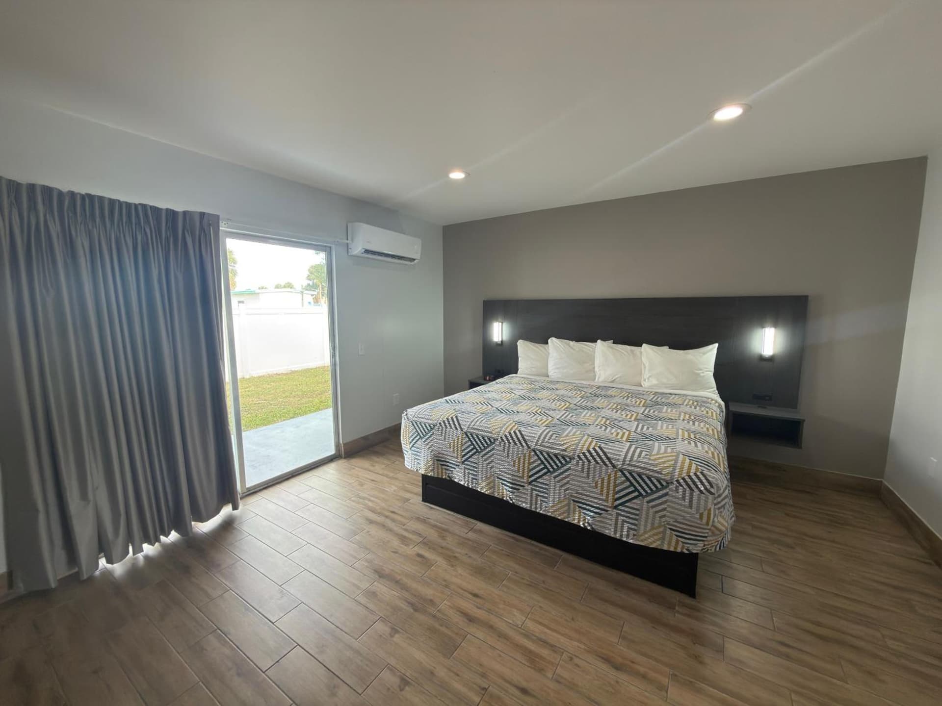 Englewood Inn & Suites property views in Englewood, FL — gallery photo 3