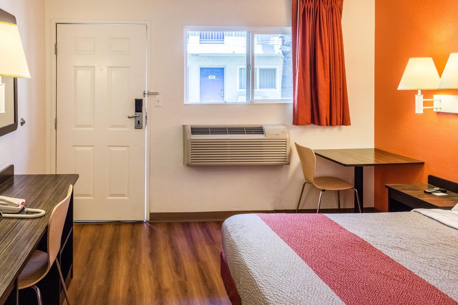 Motel 6-Bakersfield, CA - East gallery photo in Bakersfield, CA — image 13