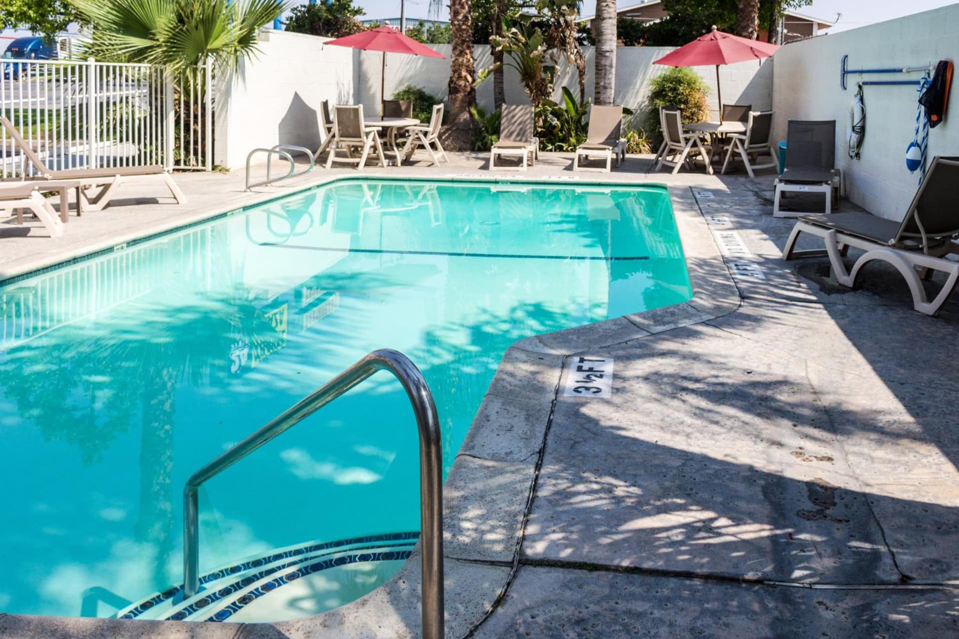 Motel 6-Bakersfield, CA - East gallery photo in Bakersfield, CA — image 24