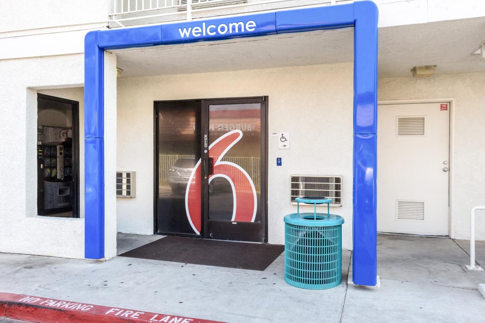Motel 6-Bakersfield, CA - East gallery photo in Bakersfield, CA — image 18