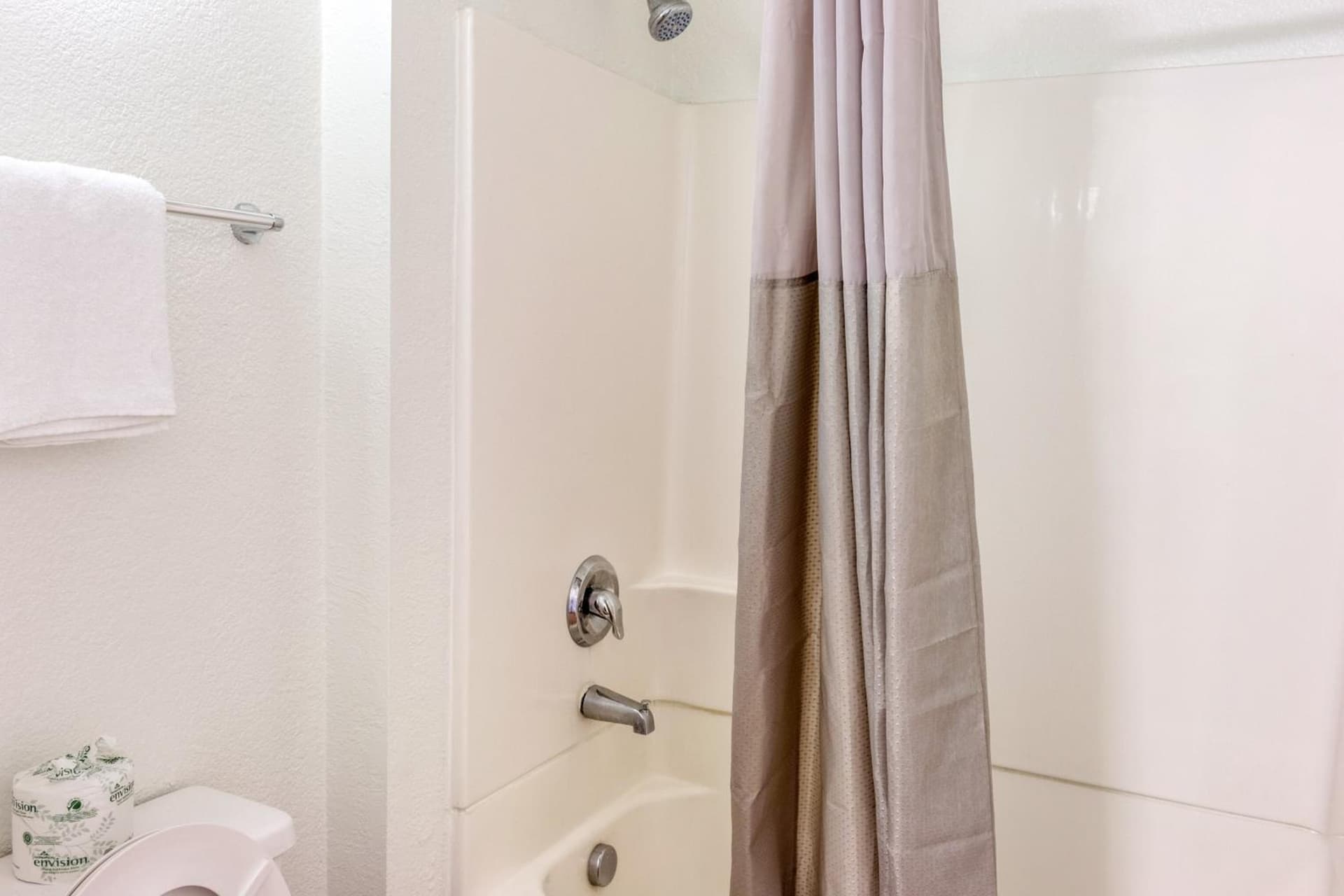 Motel 6-Bakersfield, CA - East gallery photo in Bakersfield, CA — image 16