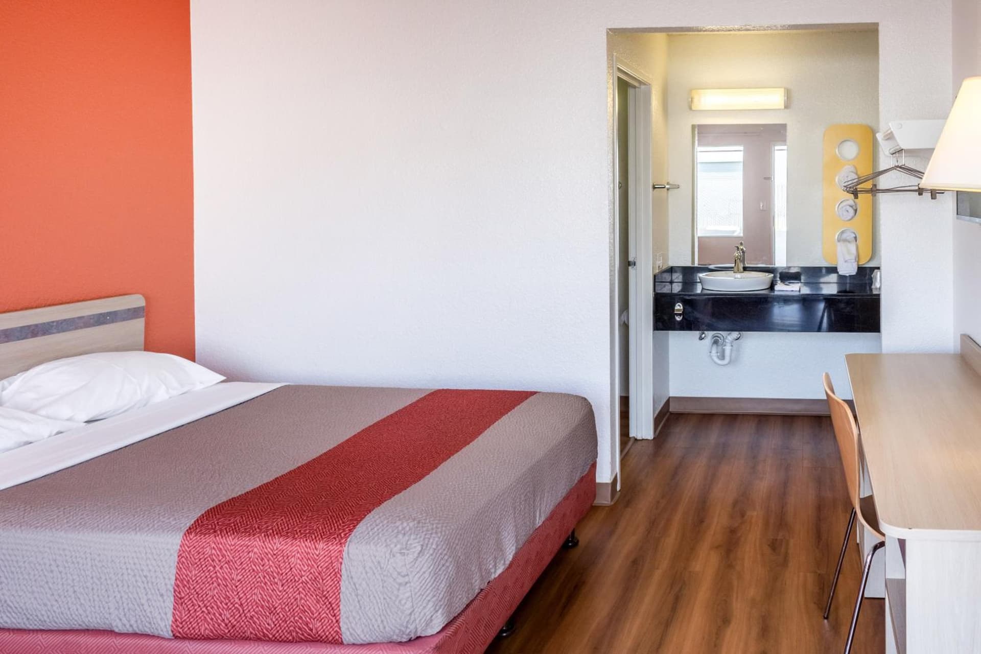 Motel 6 Bakersfield, CA - Convention Center gallery photo in Bakersfield, CA — image 43
