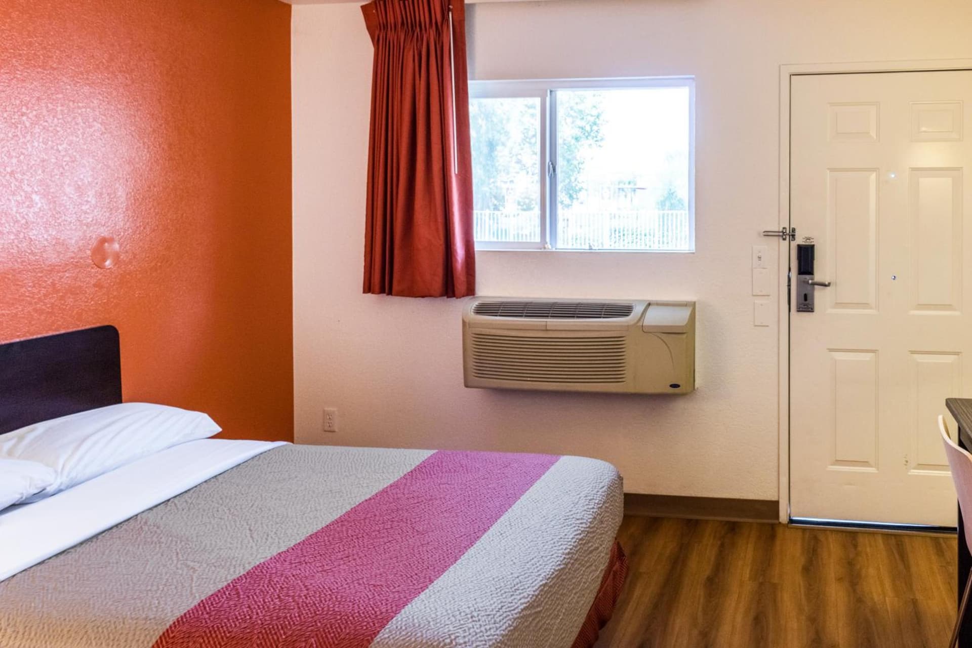 Motel 6 Bakersfield, CA - Convention Center gallery photo in Bakersfield, CA — image 21