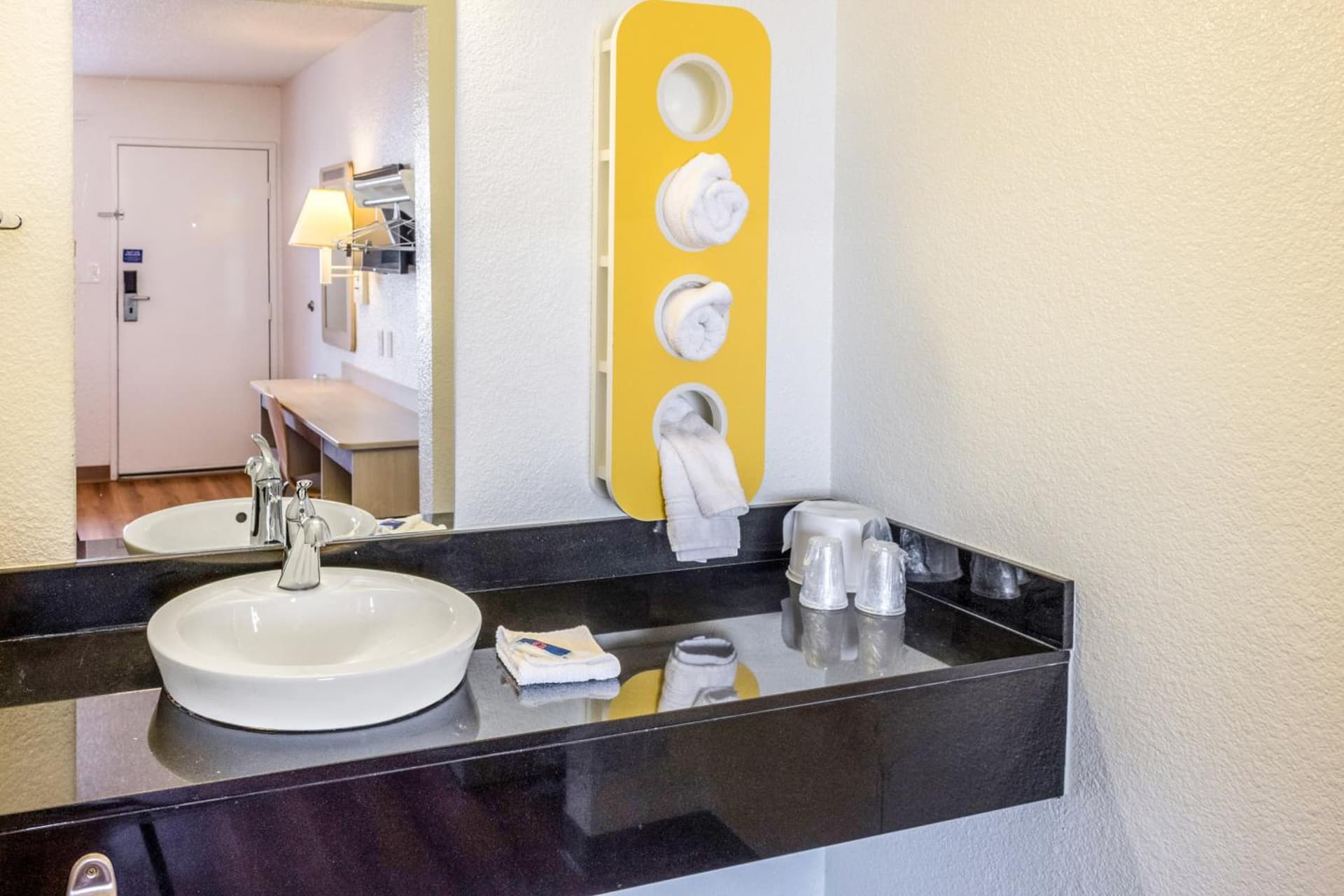 Motel 6 Bakersfield, CA - Convention Center gallery photo in Bakersfield, CA — image 42