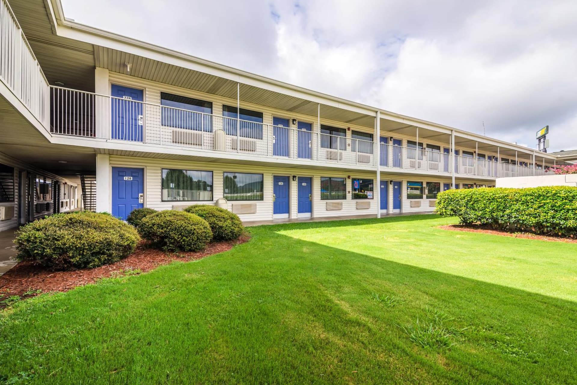 Motel 6-Anniston, AL interior in Oxford, AL — gallery photo 2