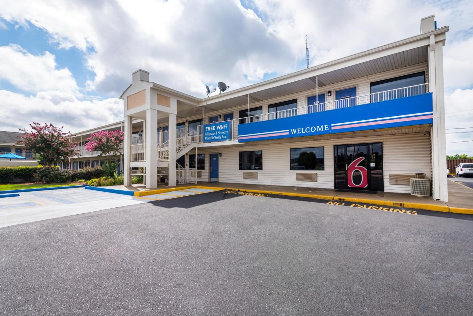 Motel 6-Anniston, AL featured exterior or lobby in Oxford, AL — similar hotel