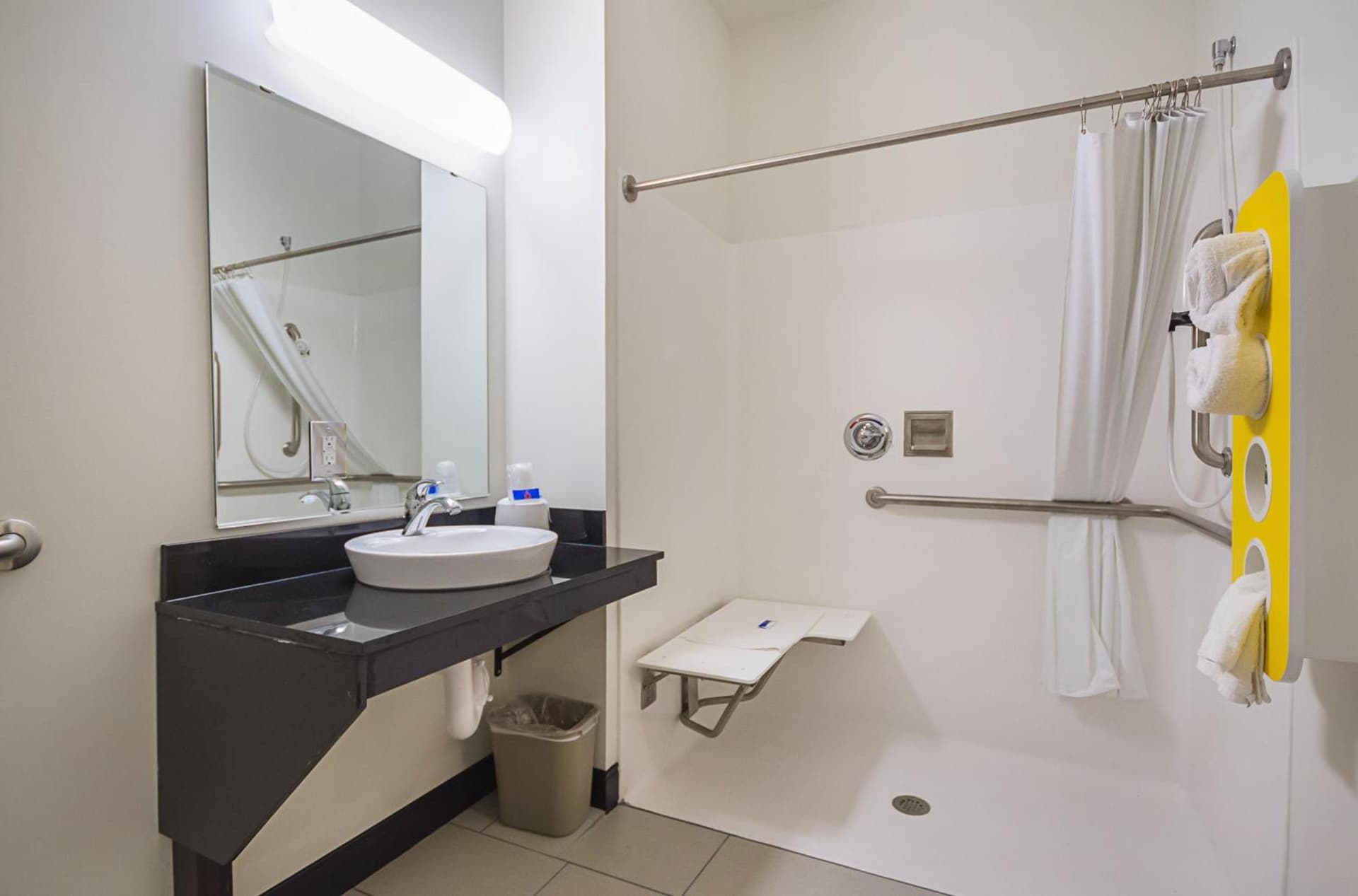 Days Inn by Wyndham South Bend/Notre Dame gallery photo in South Bend, IN — image 30