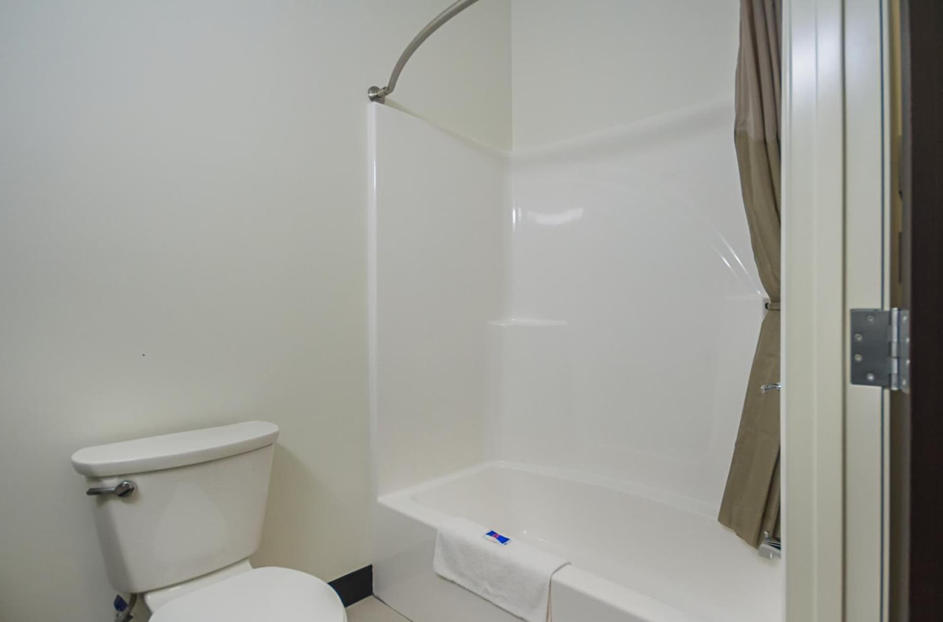 Days Inn by Wyndham South Bend/Notre Dame gallery photo in South Bend, IN — image 38