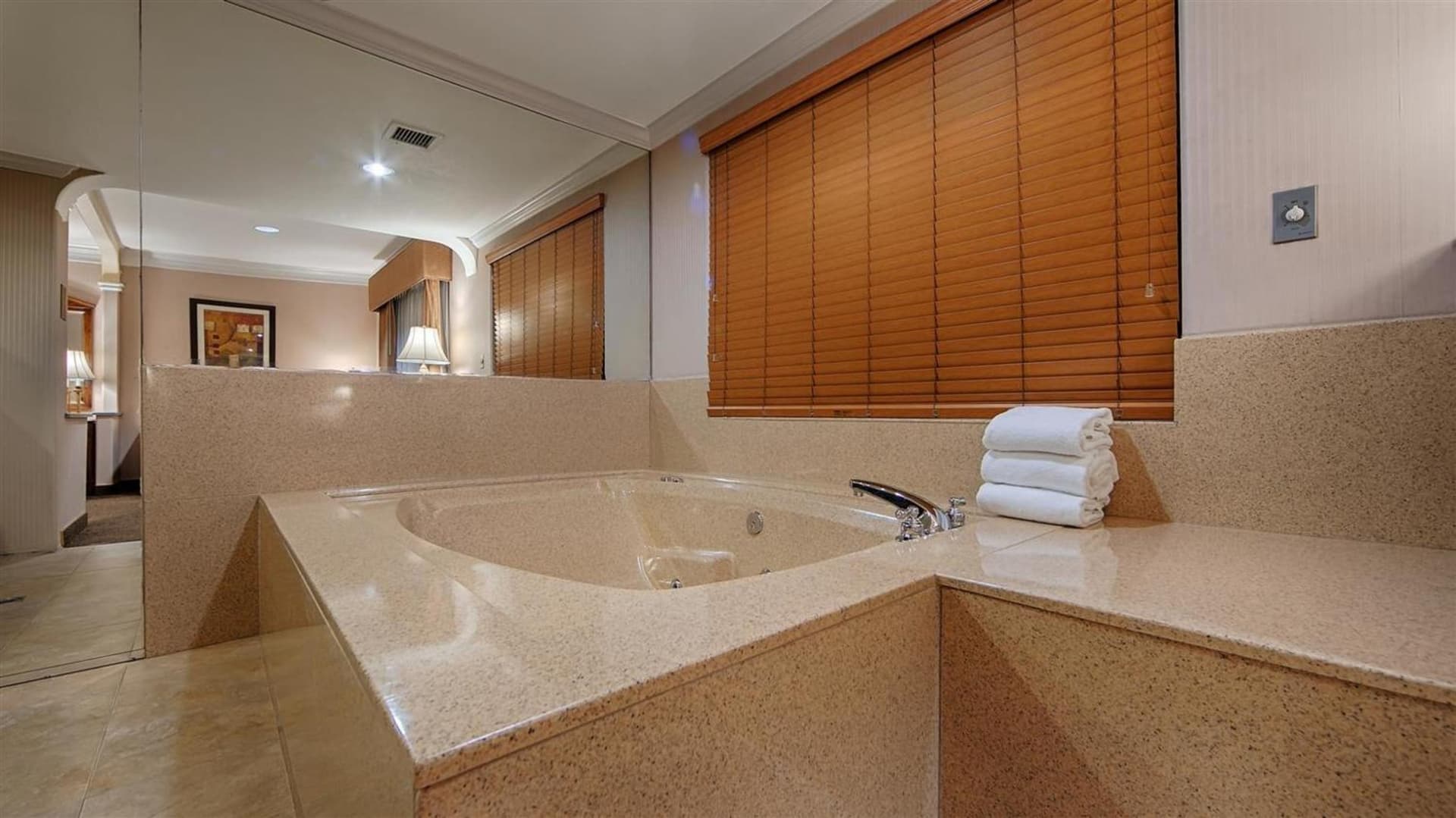 Best Western Plus Suites Hotel - LAX Airport LA Stadium gallery photo in Inglewood, CA — image 27
