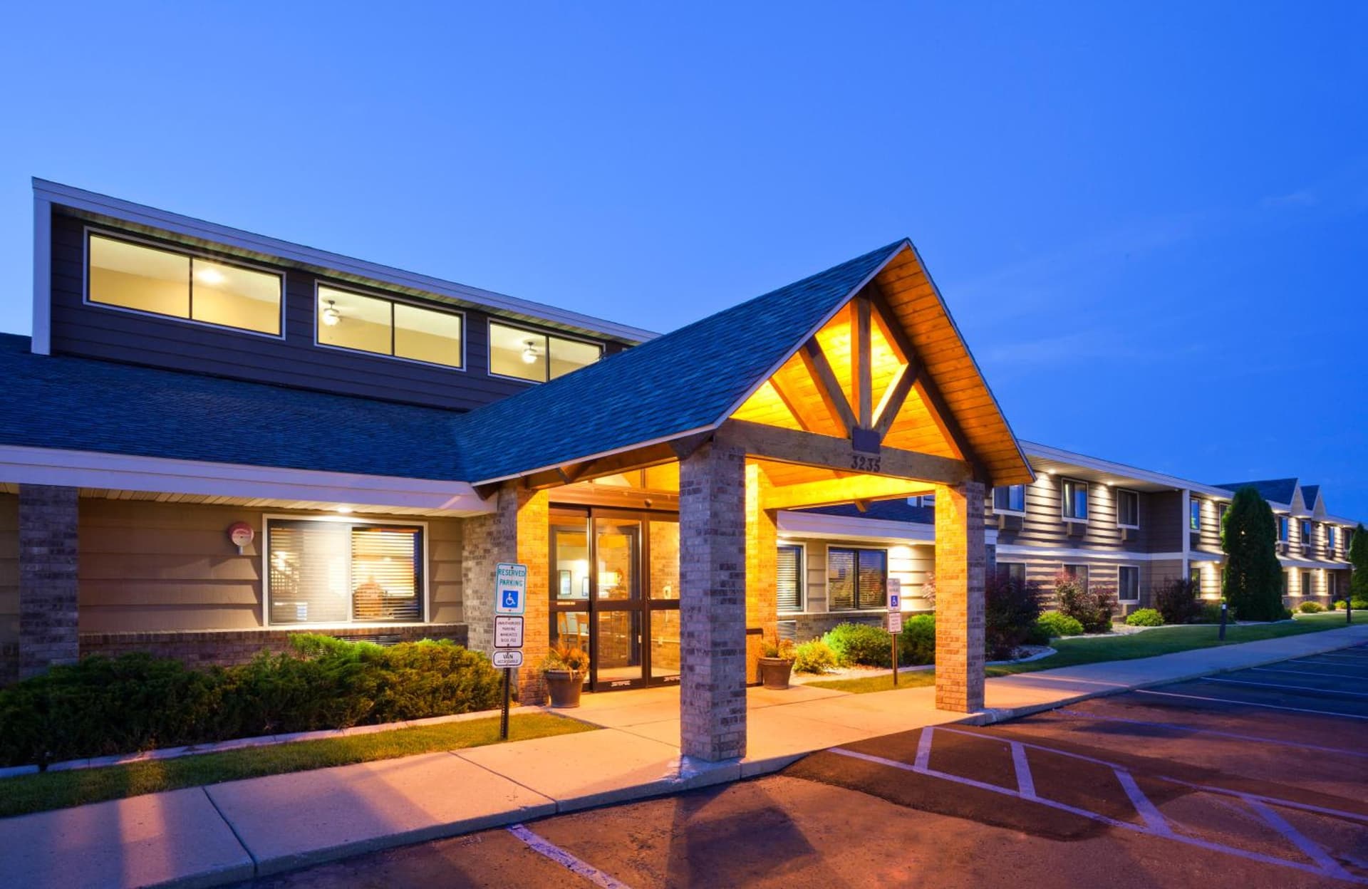 AmericInn by Wyndham Bismarck gallery photo in Bismarck, ND — image 10