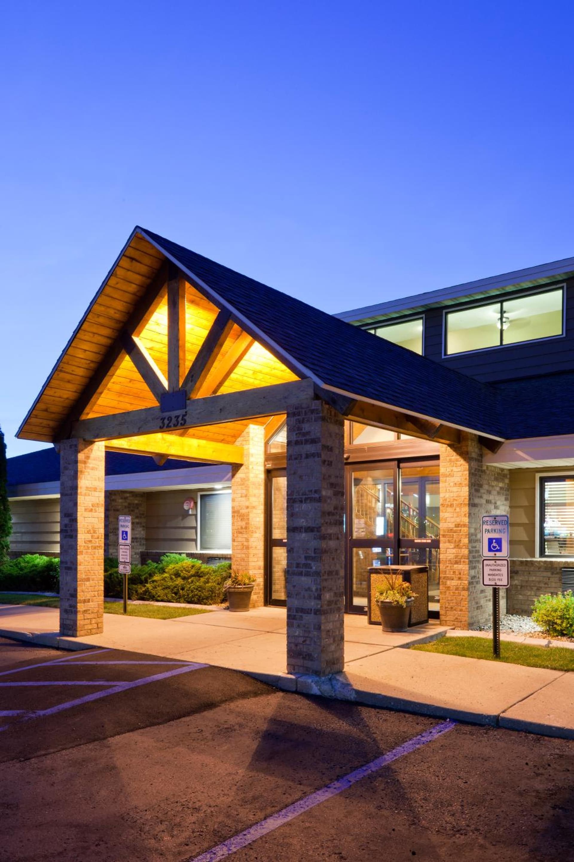 AmericInn by Wyndham Bismarck gallery photo in Bismarck, ND — image 8