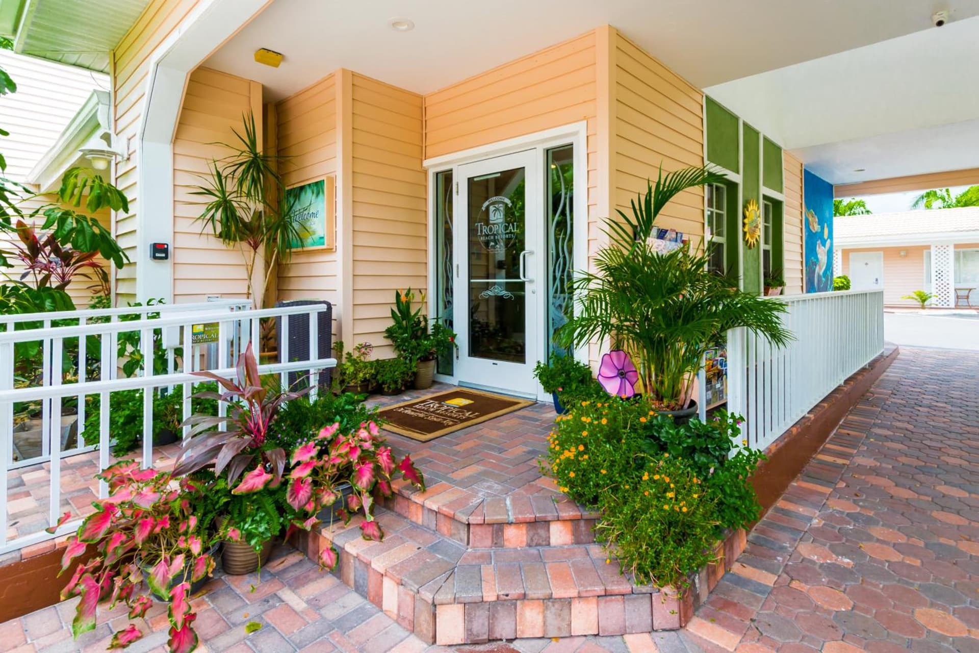 Tropical Beach Resorts - Sarasota property views in Sarasota, FL — gallery photo 3
