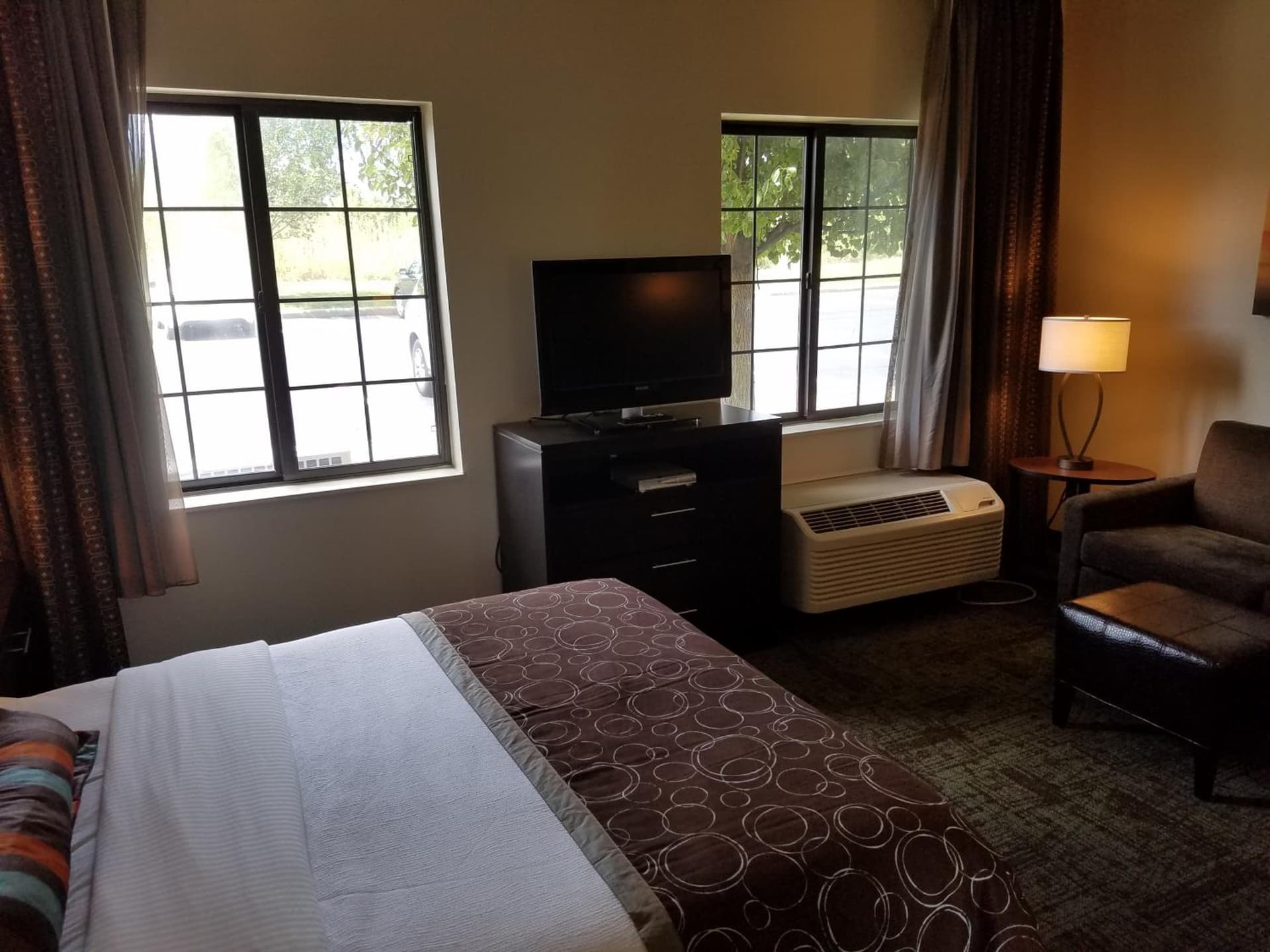 Staybridge Suites - Cincinnati North by IHG interior in West Chester, OH — gallery photo 2