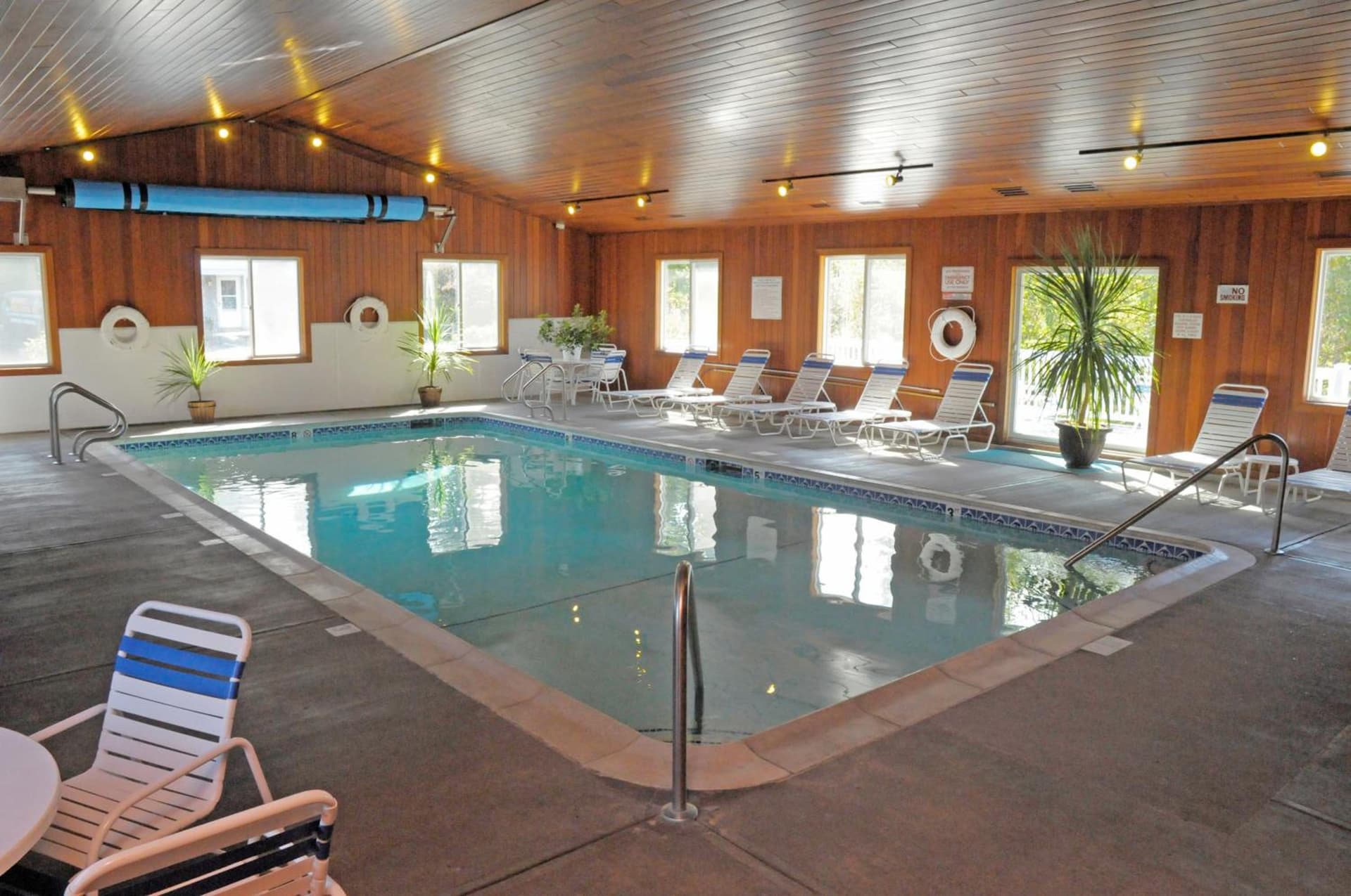 Elmwood Resort Hotel interior in Wells — gallery photo 2