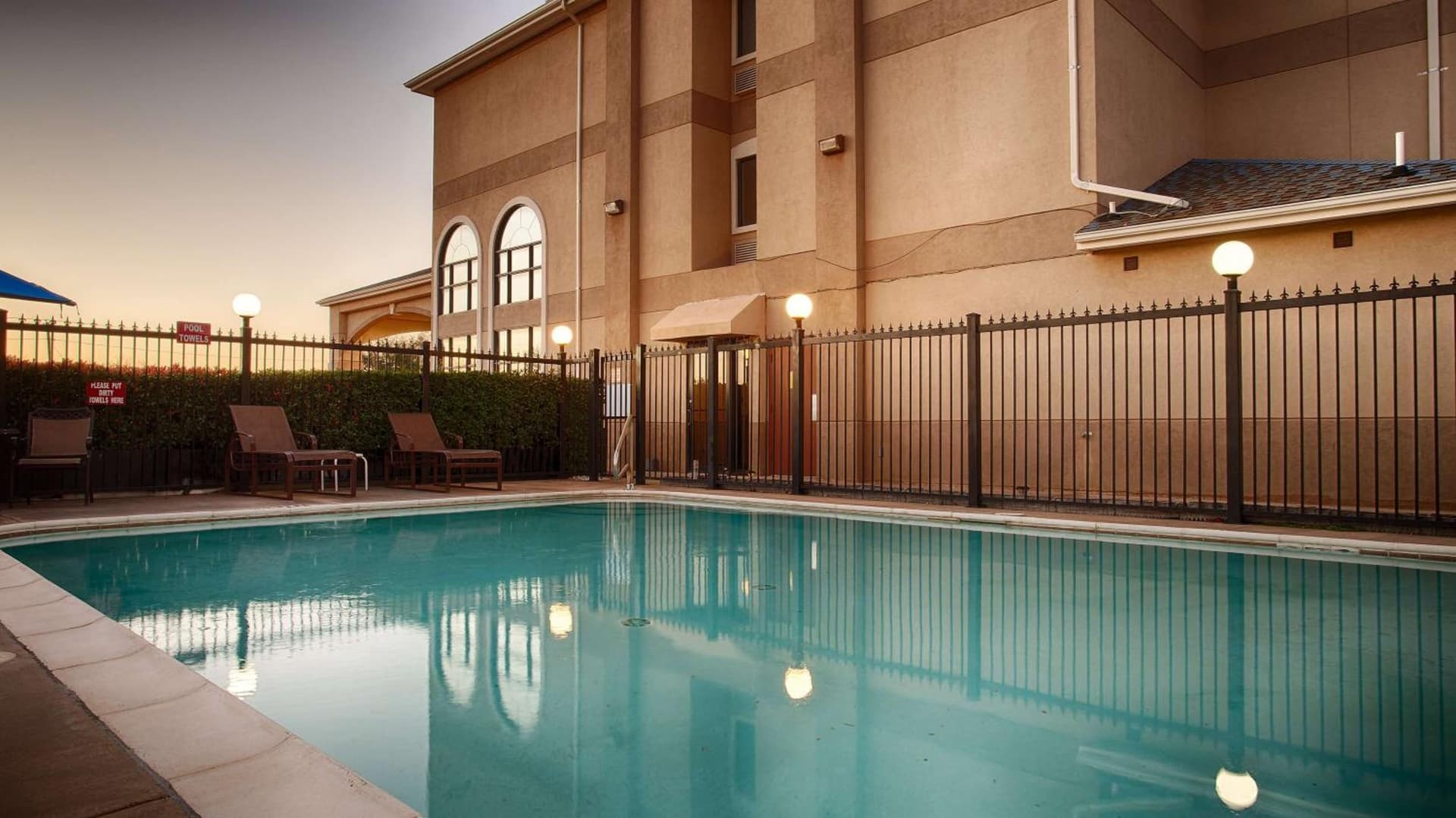 Best Western Plus Graham Inn interior in Graham, TX — gallery photo 2