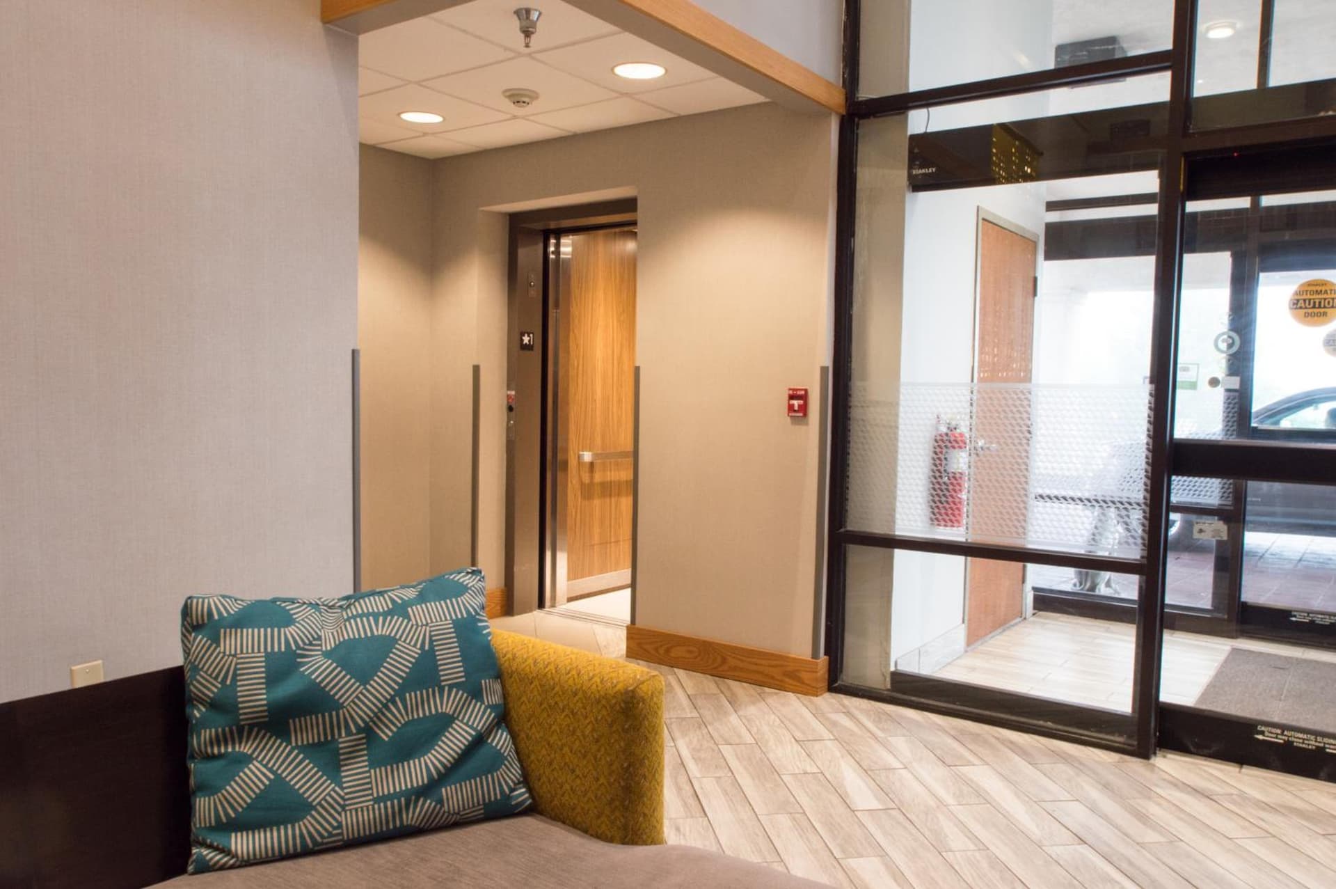 Greenstay Hotel & Suites Central gallery photo in Springfield, MO — image 11
