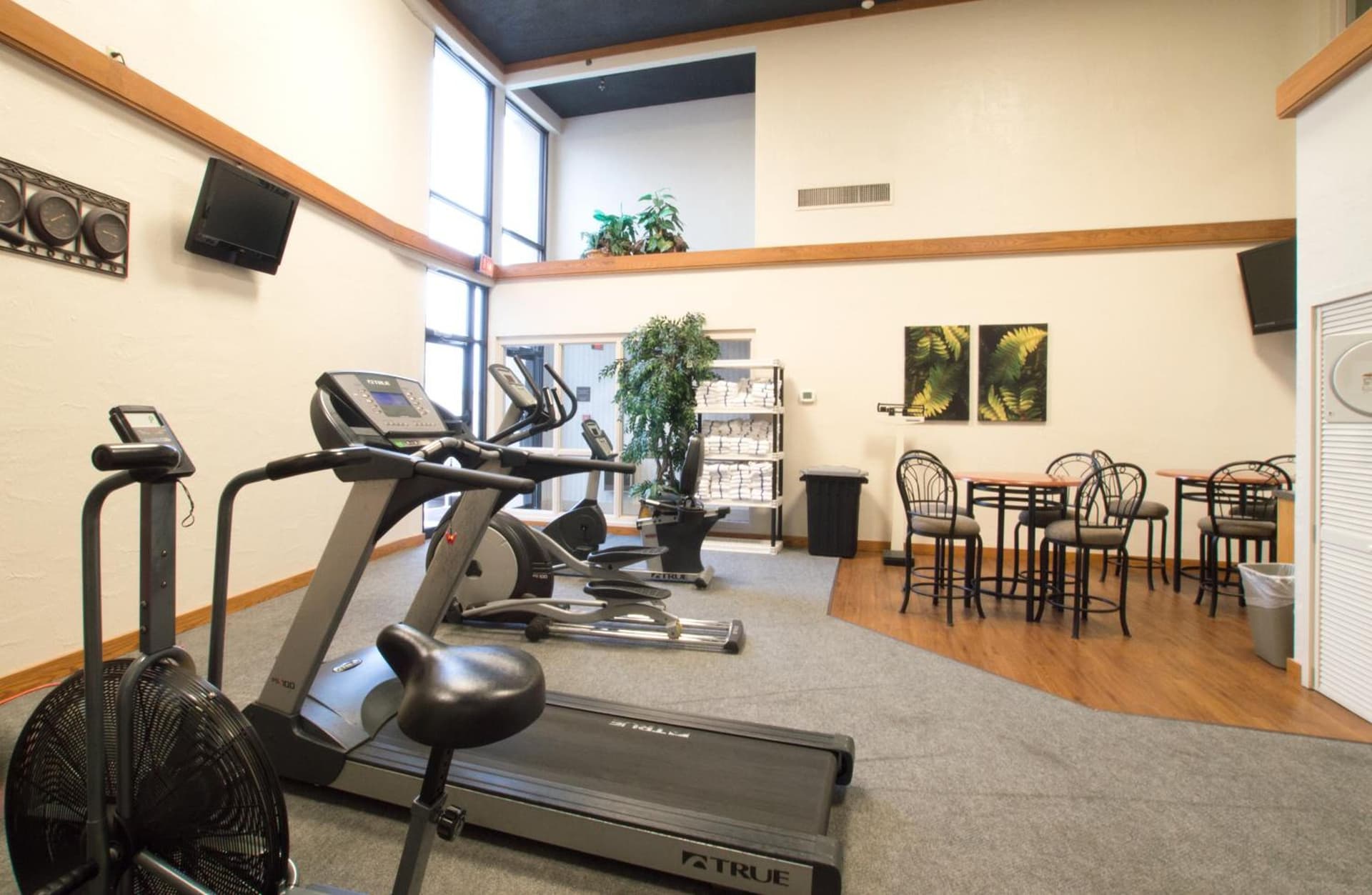 Greenstay Hotel & Suites Central gallery photo in Springfield, MO — image 22