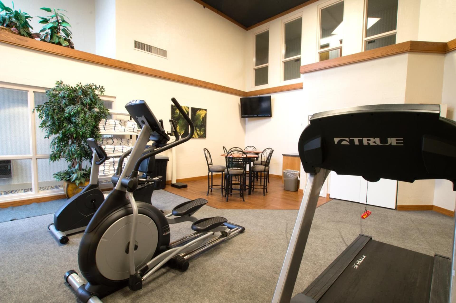 Greenstay Hotel & Suites Central gallery photo in Springfield, MO — image 53