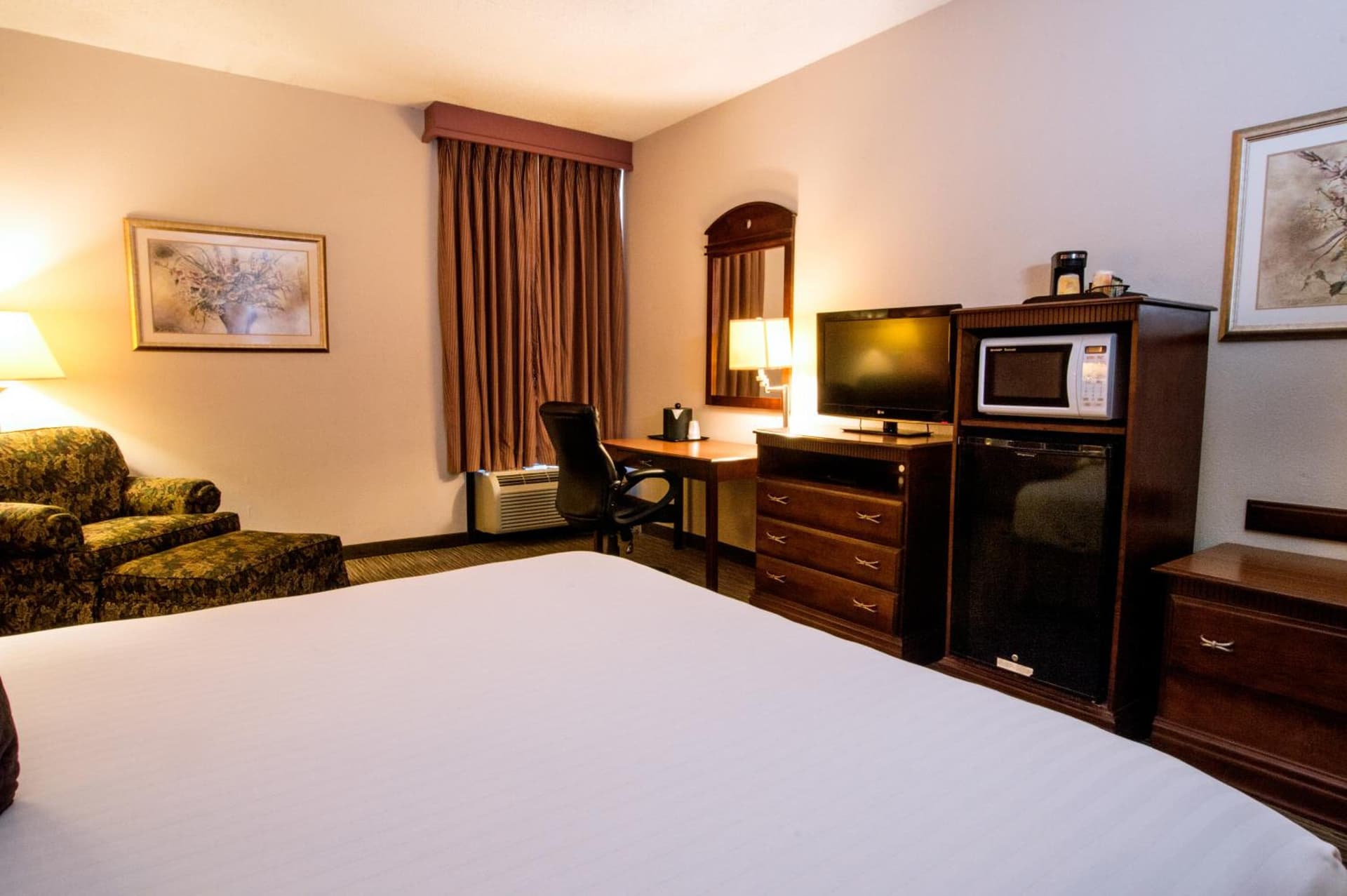 Greenstay Hotel & Suites Central gallery photo in Springfield, MO — image 33