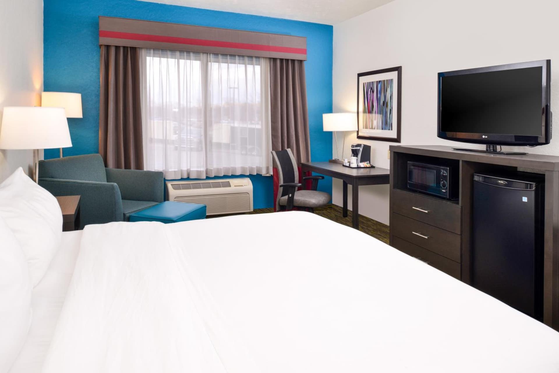 Holiday Inn Express Hotel & Suites Omaha West by IHG property views in Omaha, NE — gallery photo 3